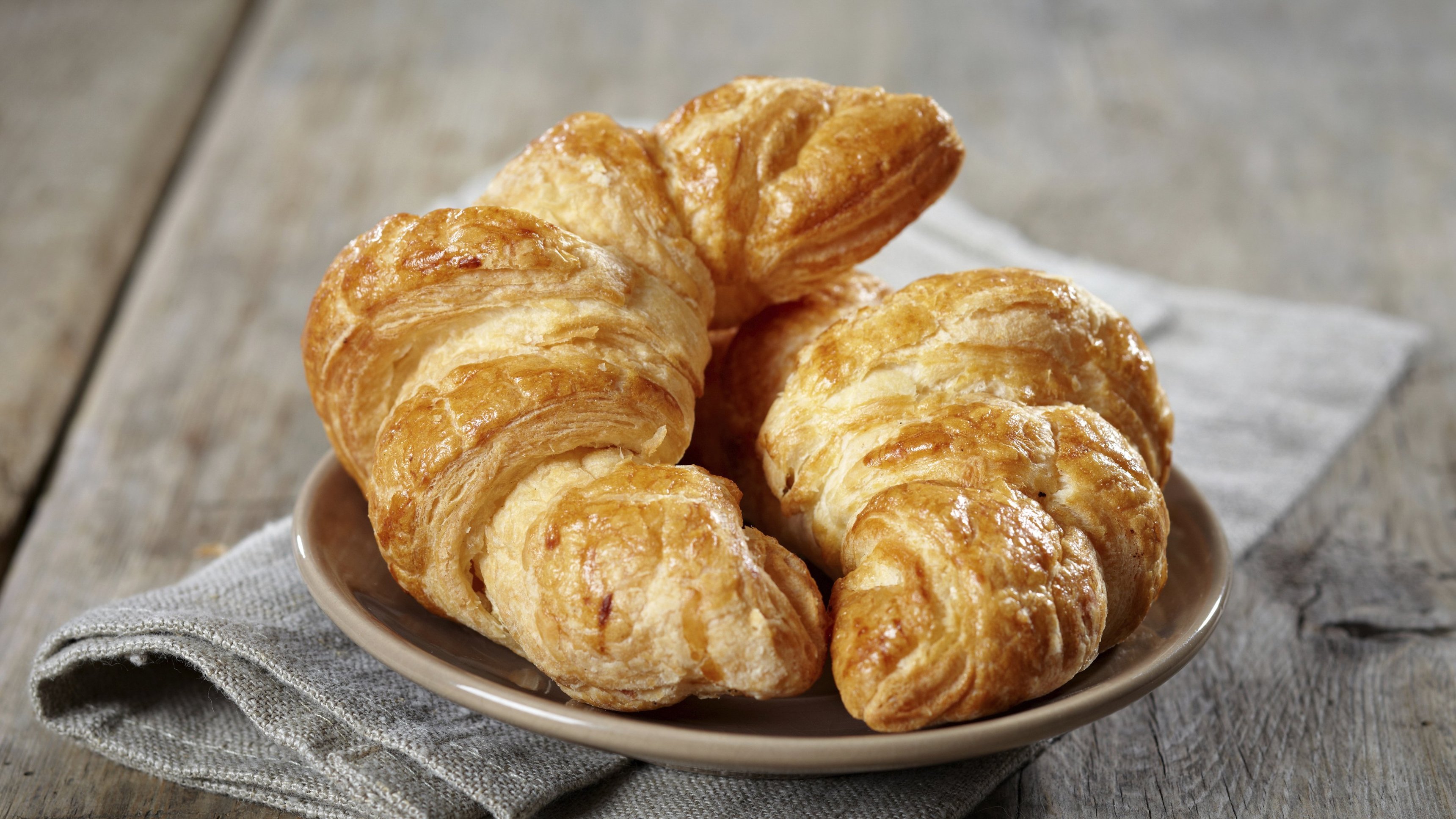 6. Bygellås, indiantält, croissanter, rullande resväskor