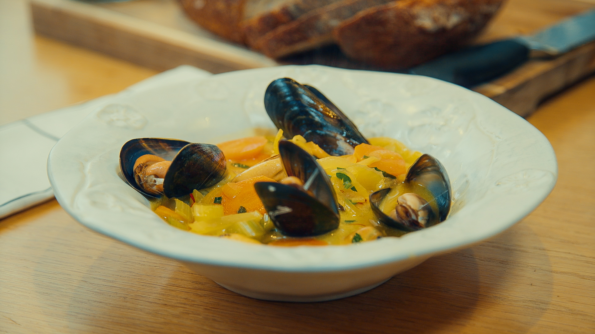 4. Kyckling, musselgryta och päron- och plommonsmulpaj