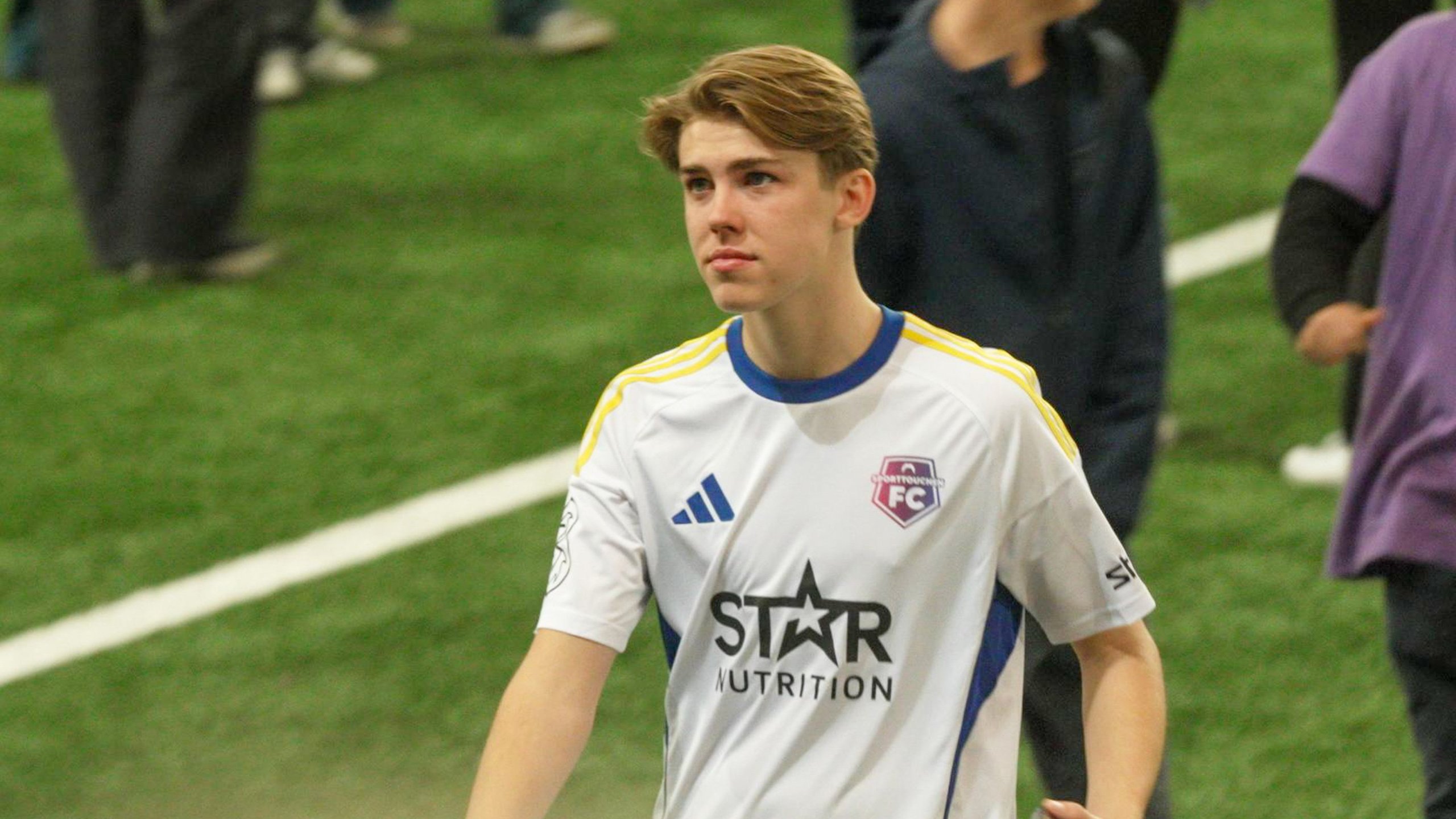 8. Theos fotbollsmatch