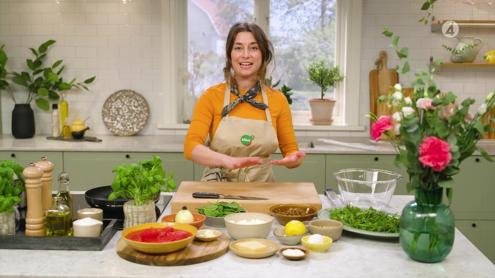 89. Ricottaplättar med tomatsås