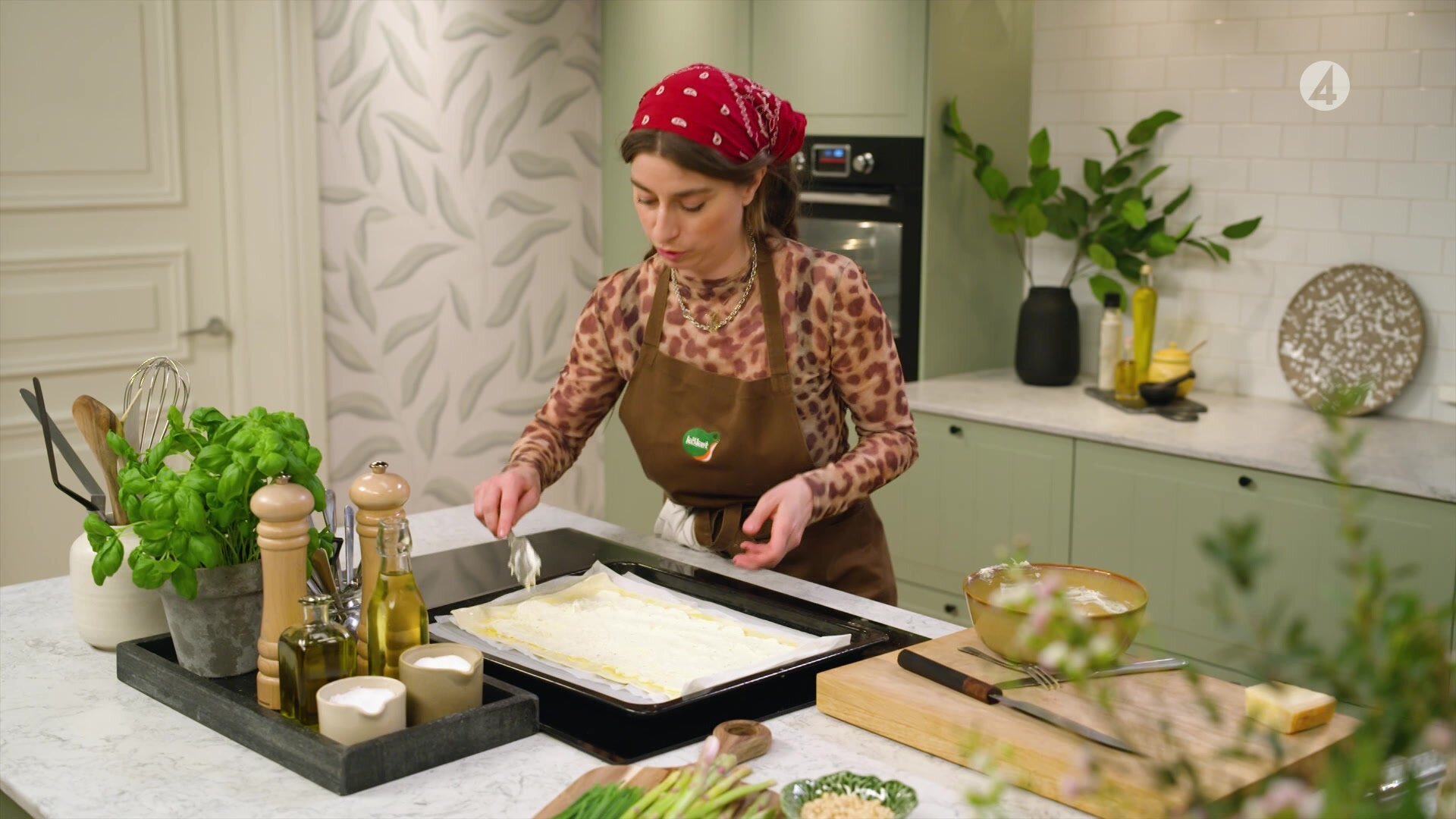 79. Smördegspaj med sparris och parmesankräm