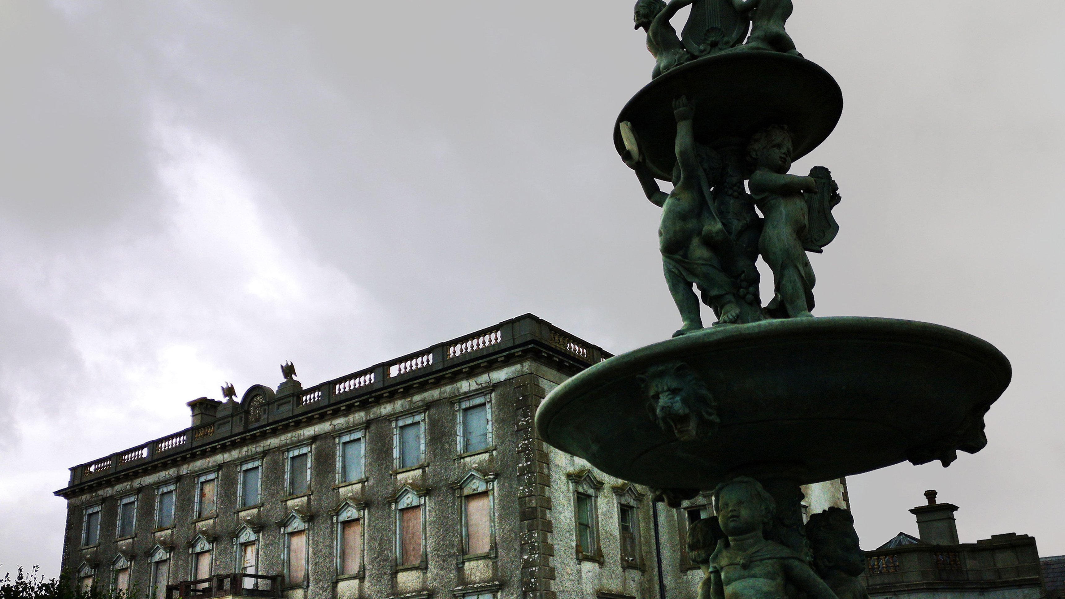 1. Loftus Hall: Har djävulen flugit genom taket?
