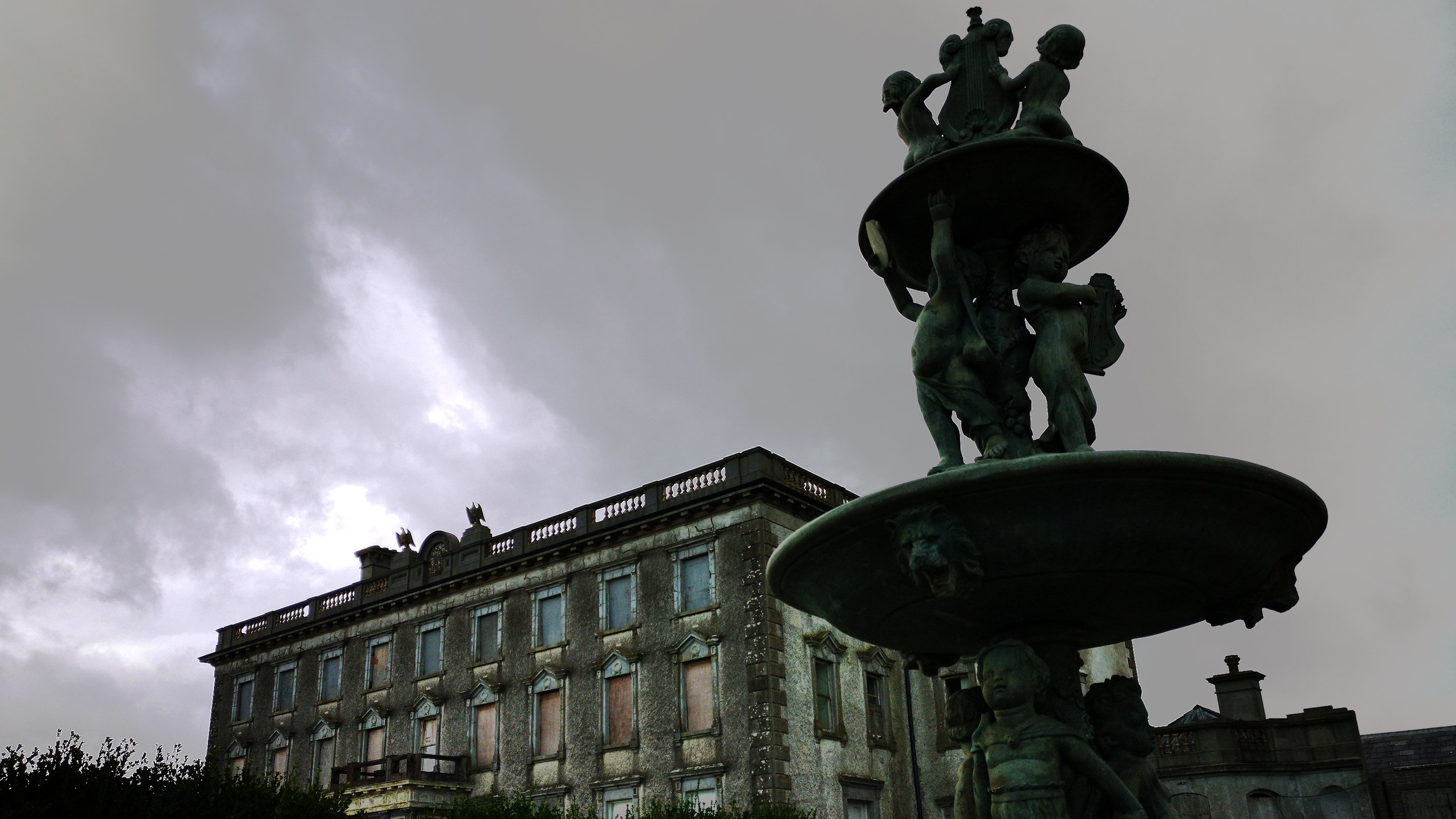 1. Loftus Hall: Har djävulen flugit genom taket?