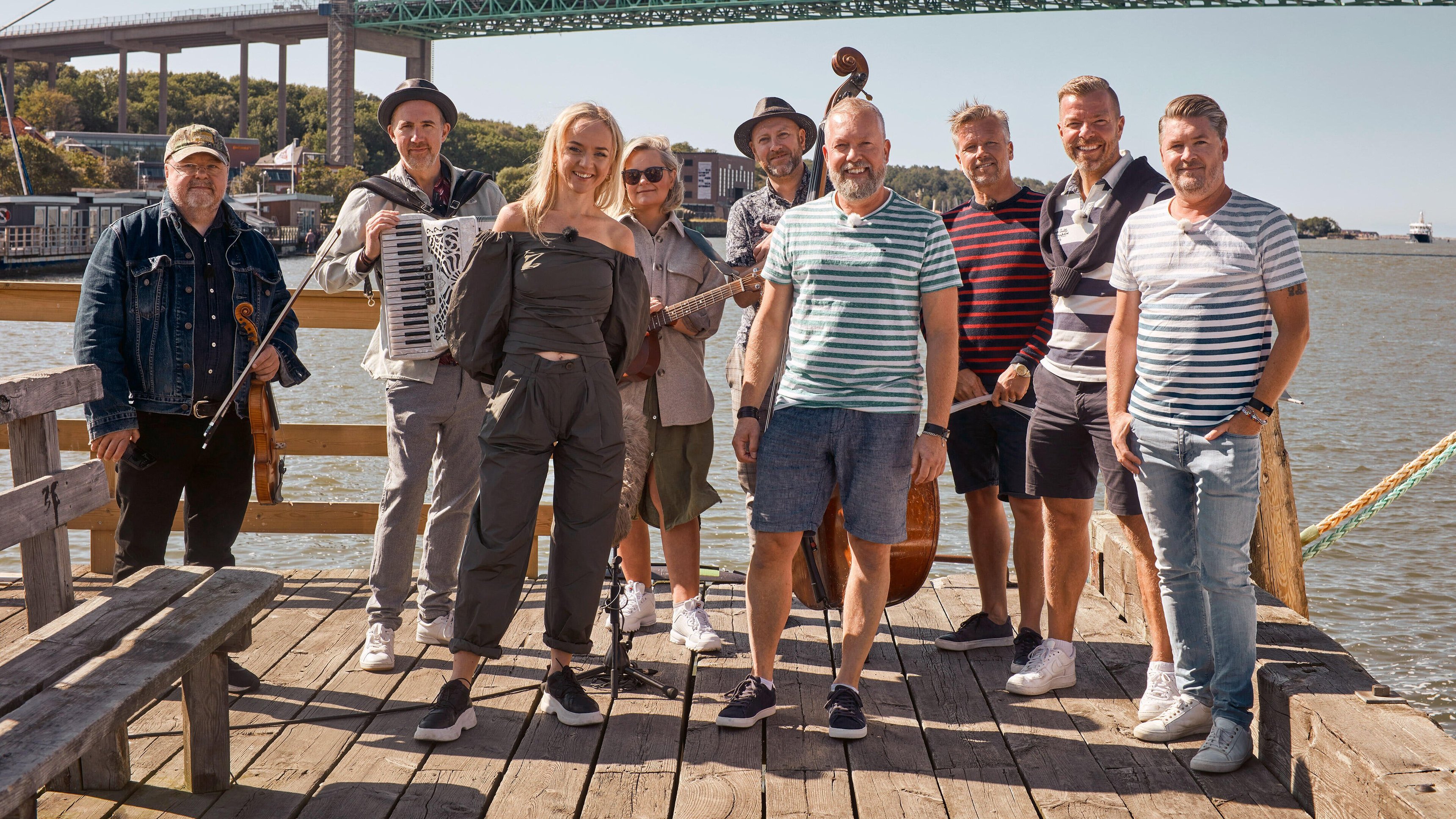 Arvingarnas sommar - fest på Lassemans altan