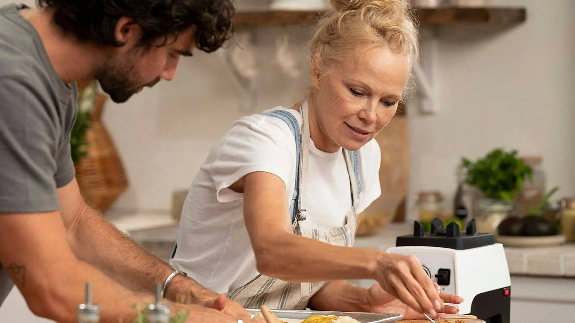 2. Pamela och kocken Gabe Kennedy