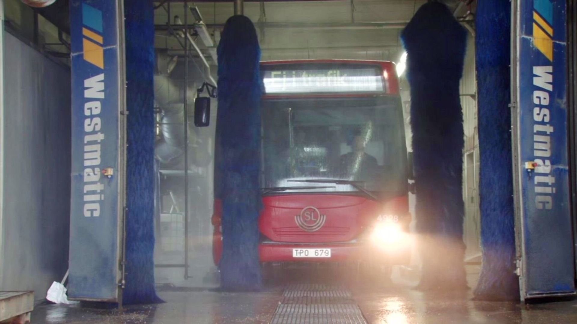 3. Bussen blir ren i busstvätten