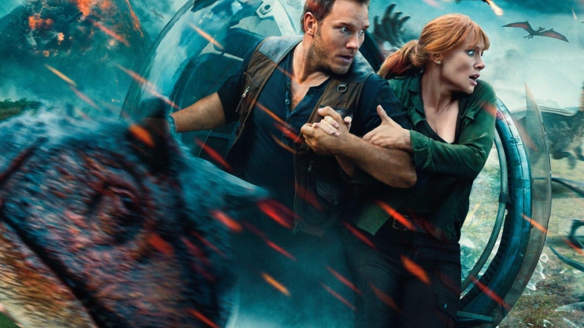 Chris Pratt With Indoraptor In Jurassic World Fallen Kingdom Entertainment Weekly Wallpaper