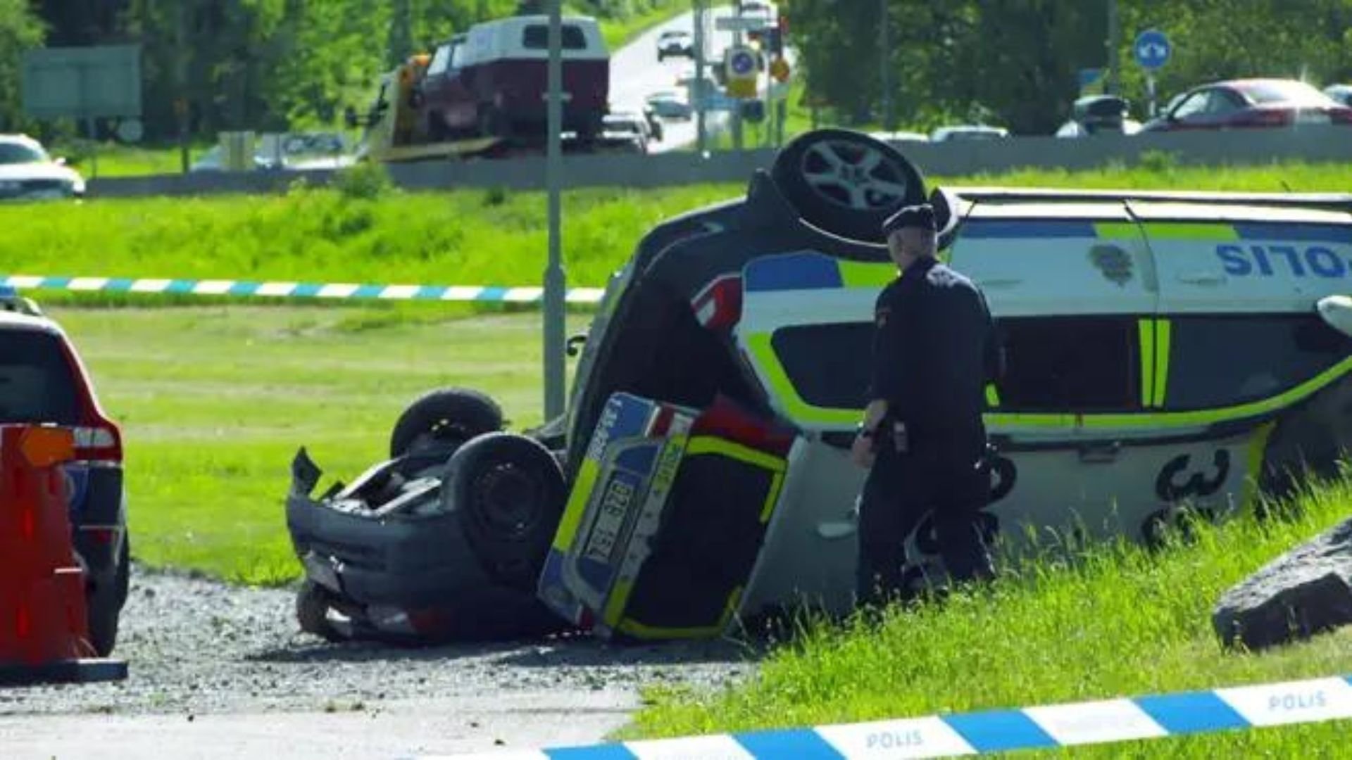 4. Poliserna tar upp jakten