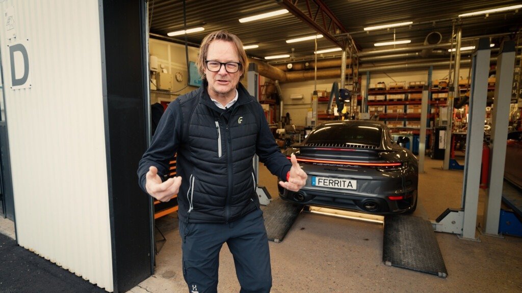1. Porsche 992 Turbo S vrålar ut
