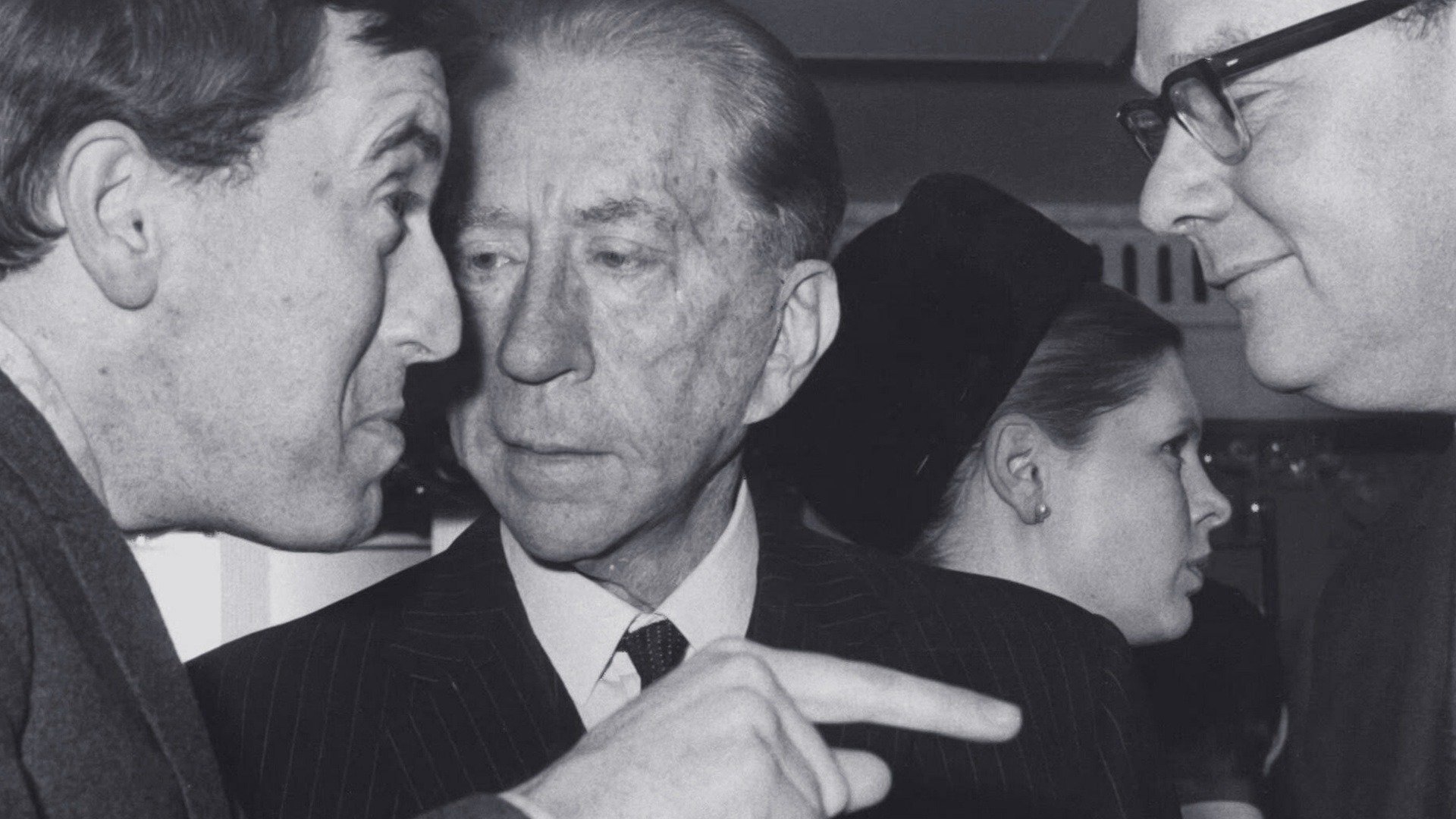 6. Påfågelstronens förbannelse