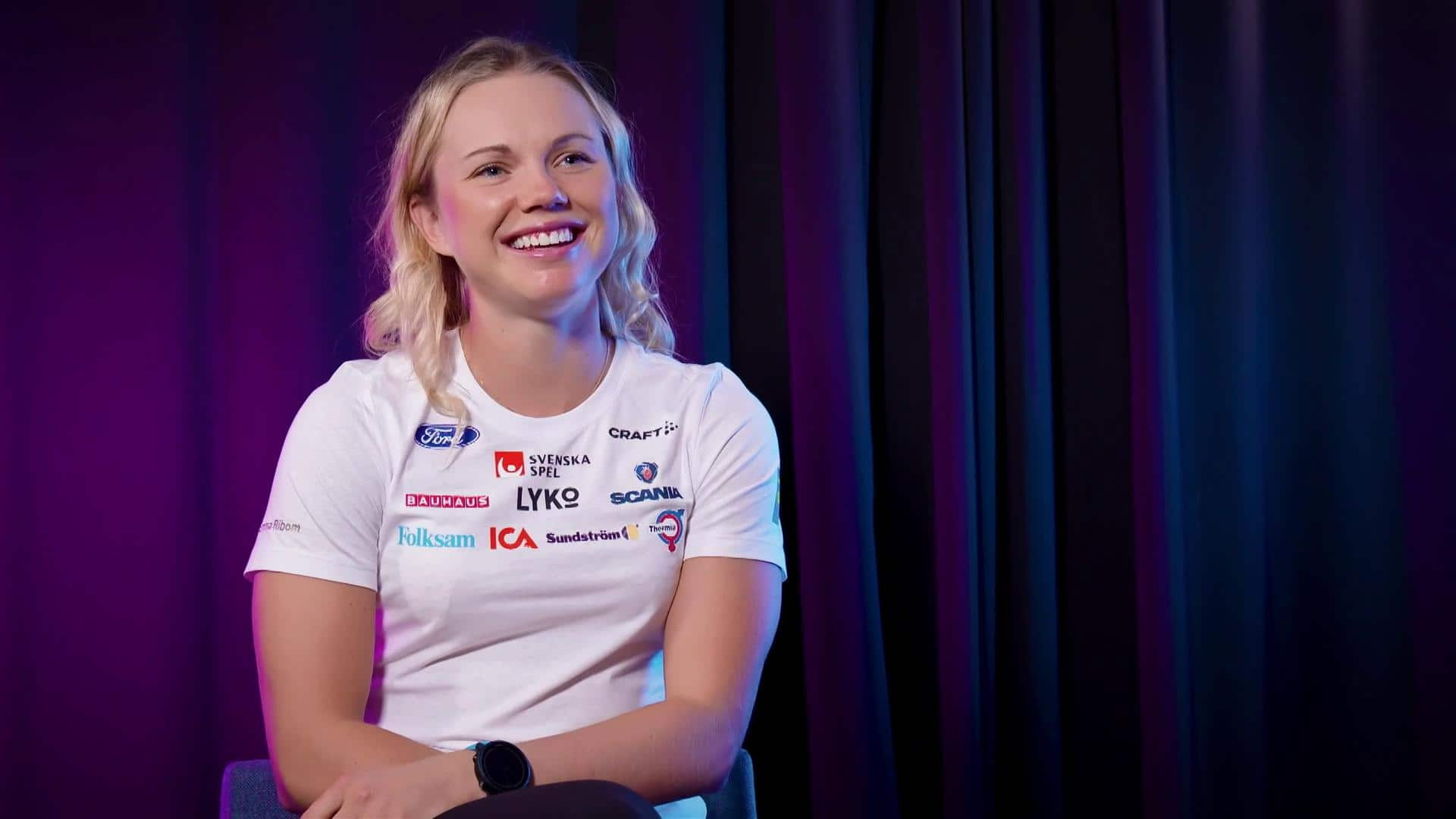 2. Emma Ribom – ”Poppade skumpa på en bakgård i Östersund”