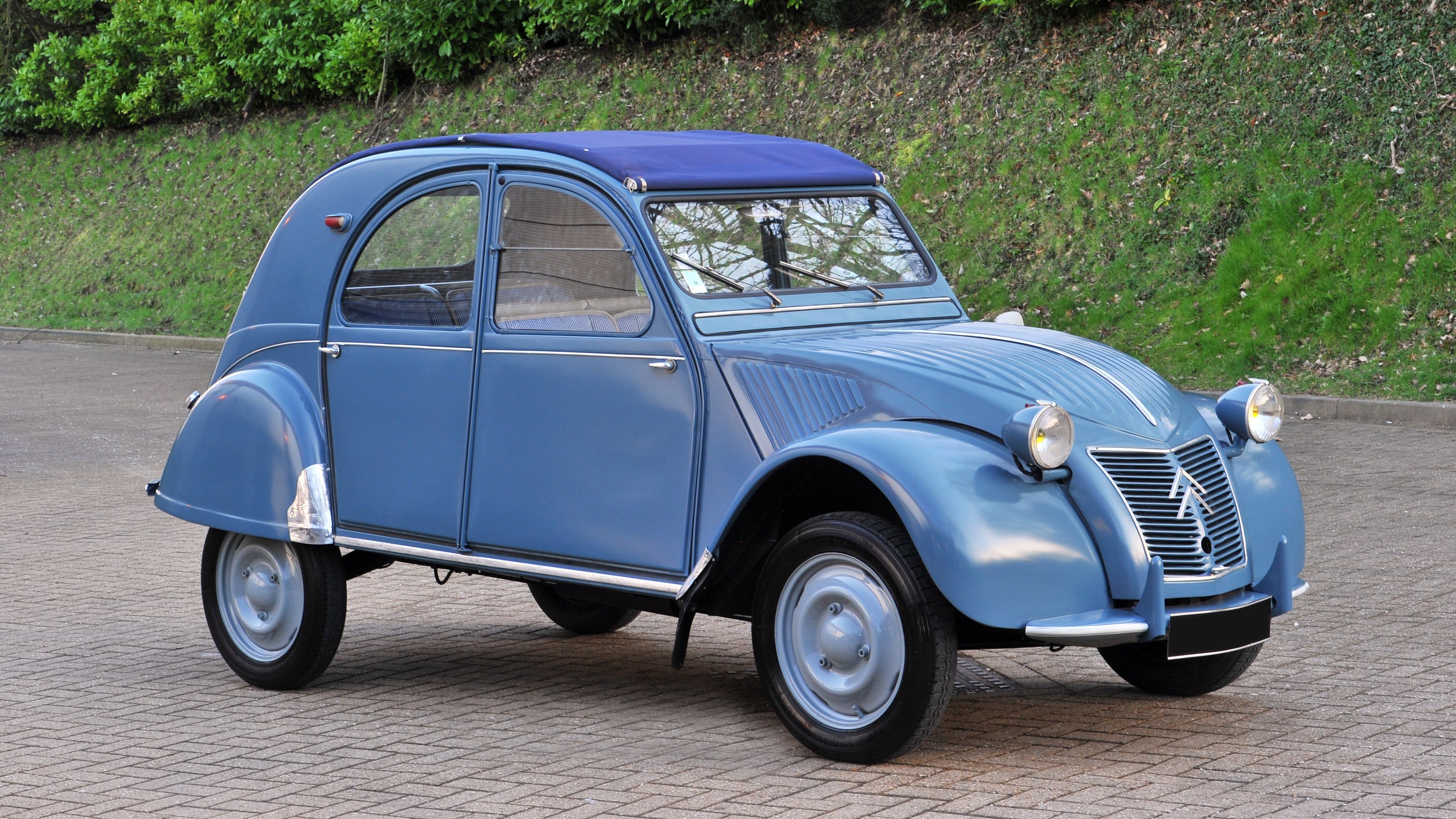 4. Citroen 2CV