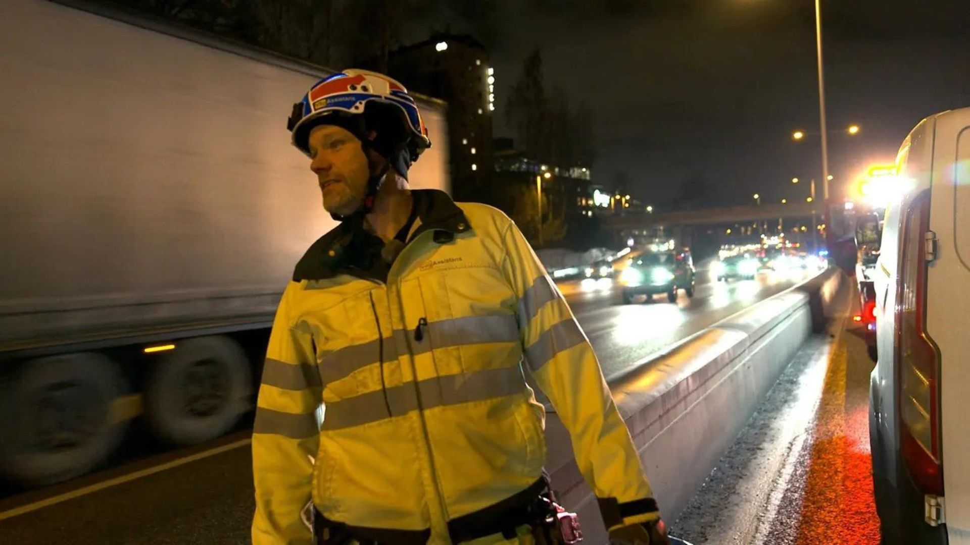 1. Betongbarriär i vägen