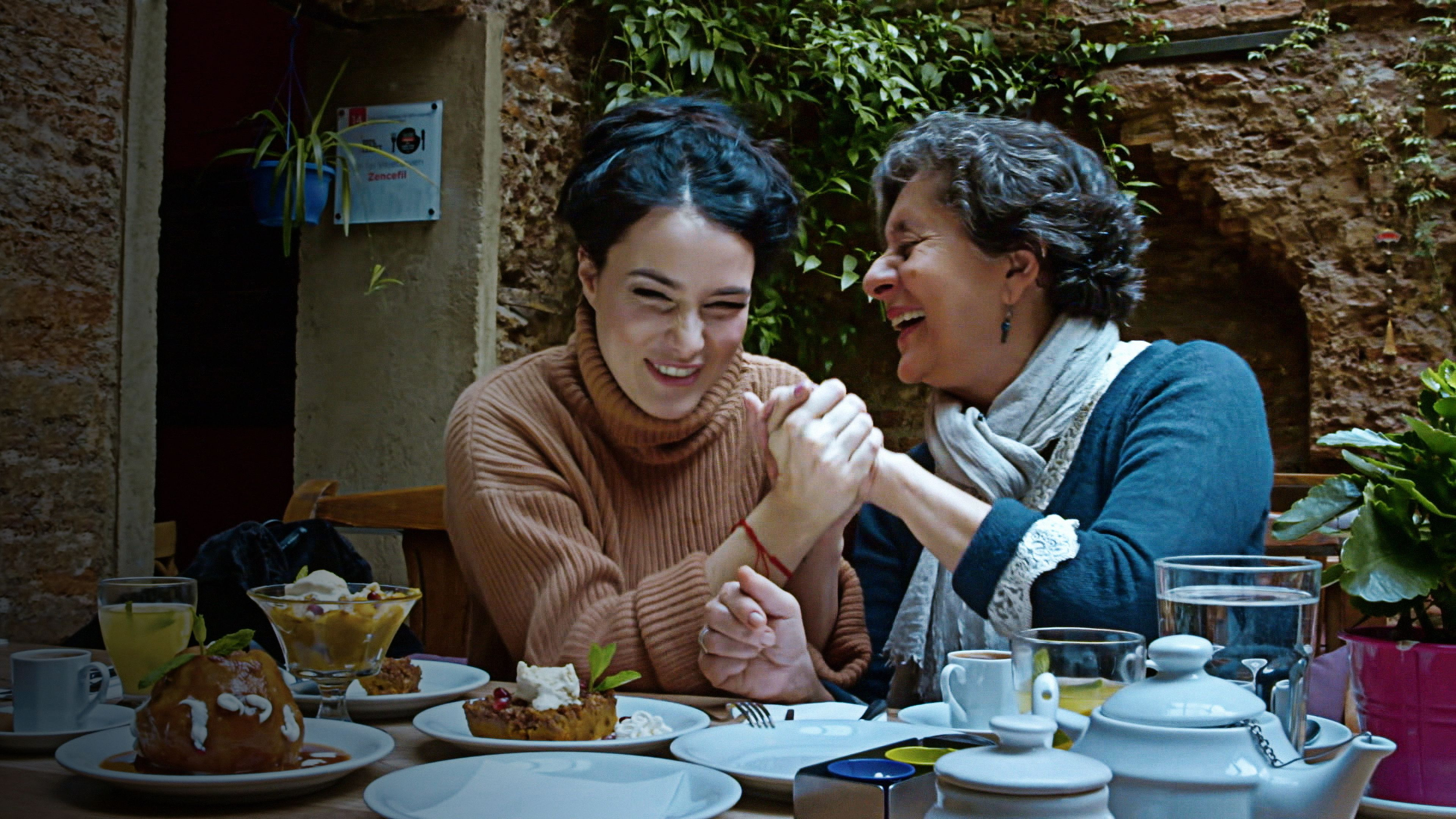 Sara Ile Istanbul'un En Iyileri