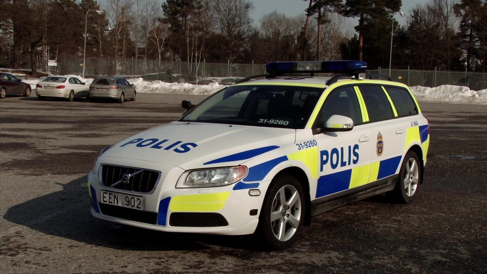 18. Polisen slår på sirenen