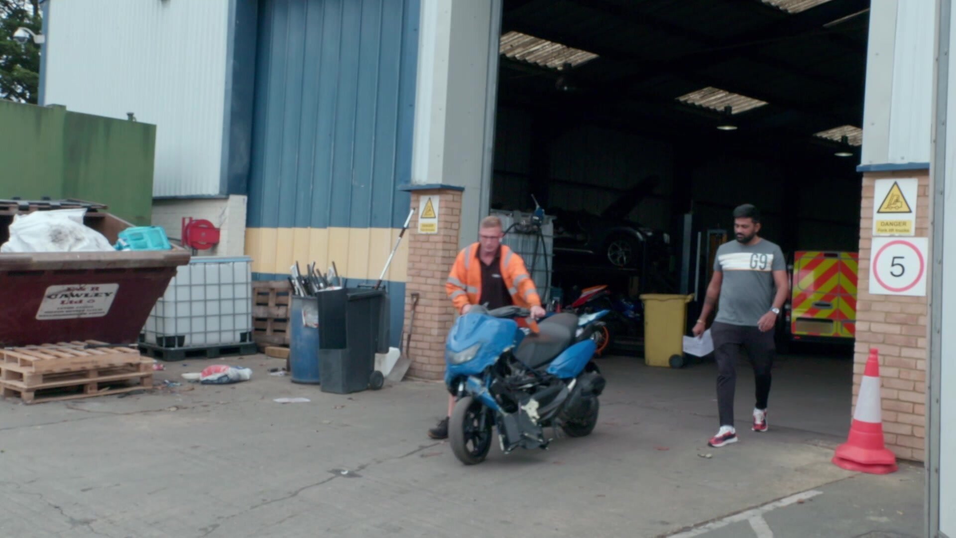 11. Car Pound Cops S03 E011