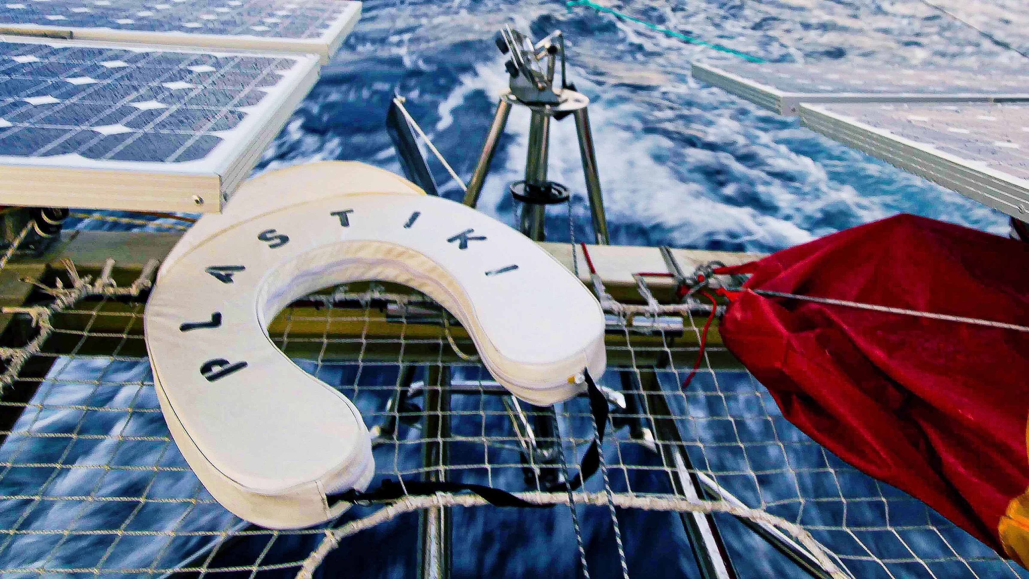 Plastiki: Båten av 12 000 plastflaskor