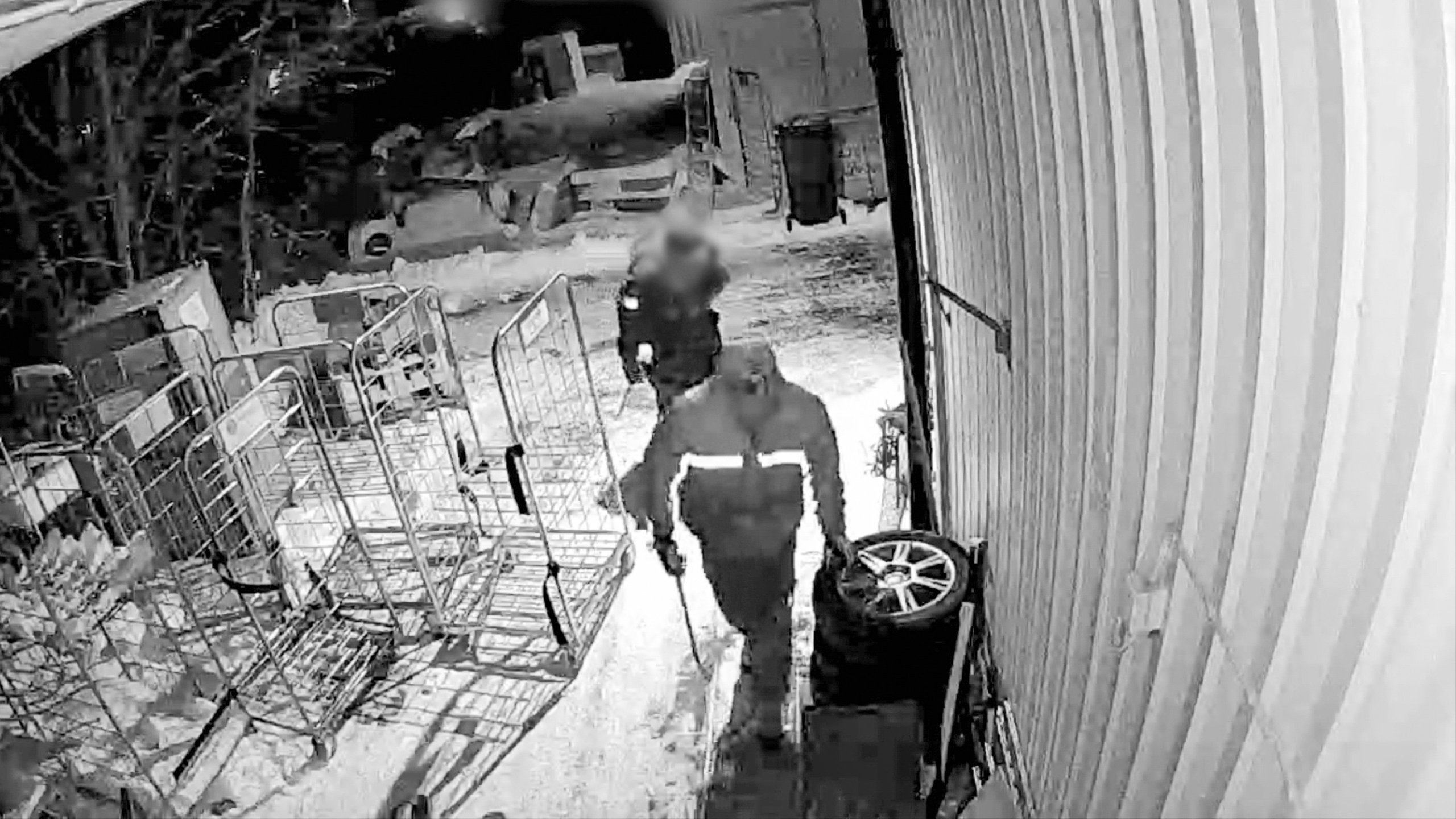 29. Snöspåren leder polisen rätt