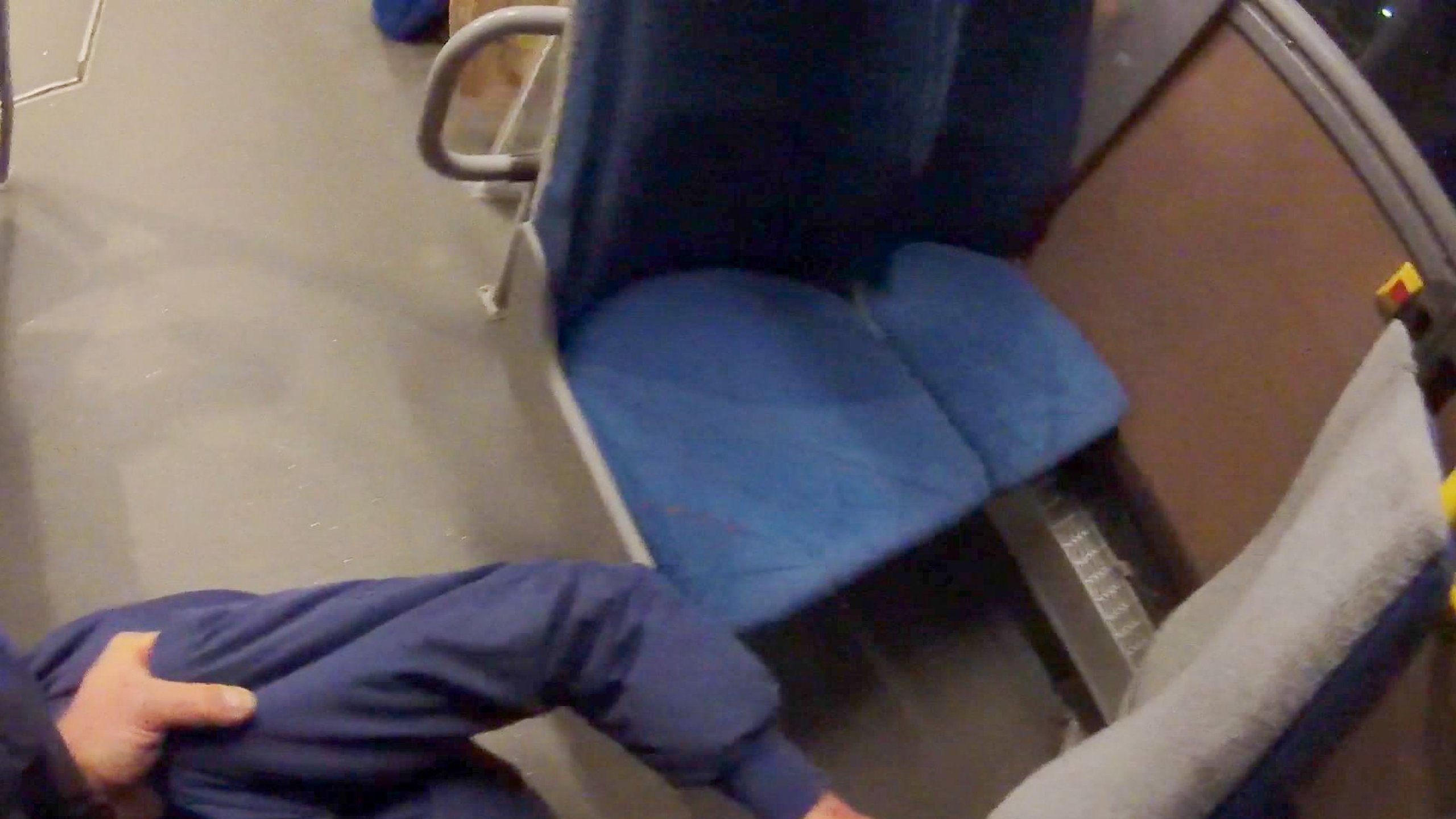 4. Beväpnad man på buss