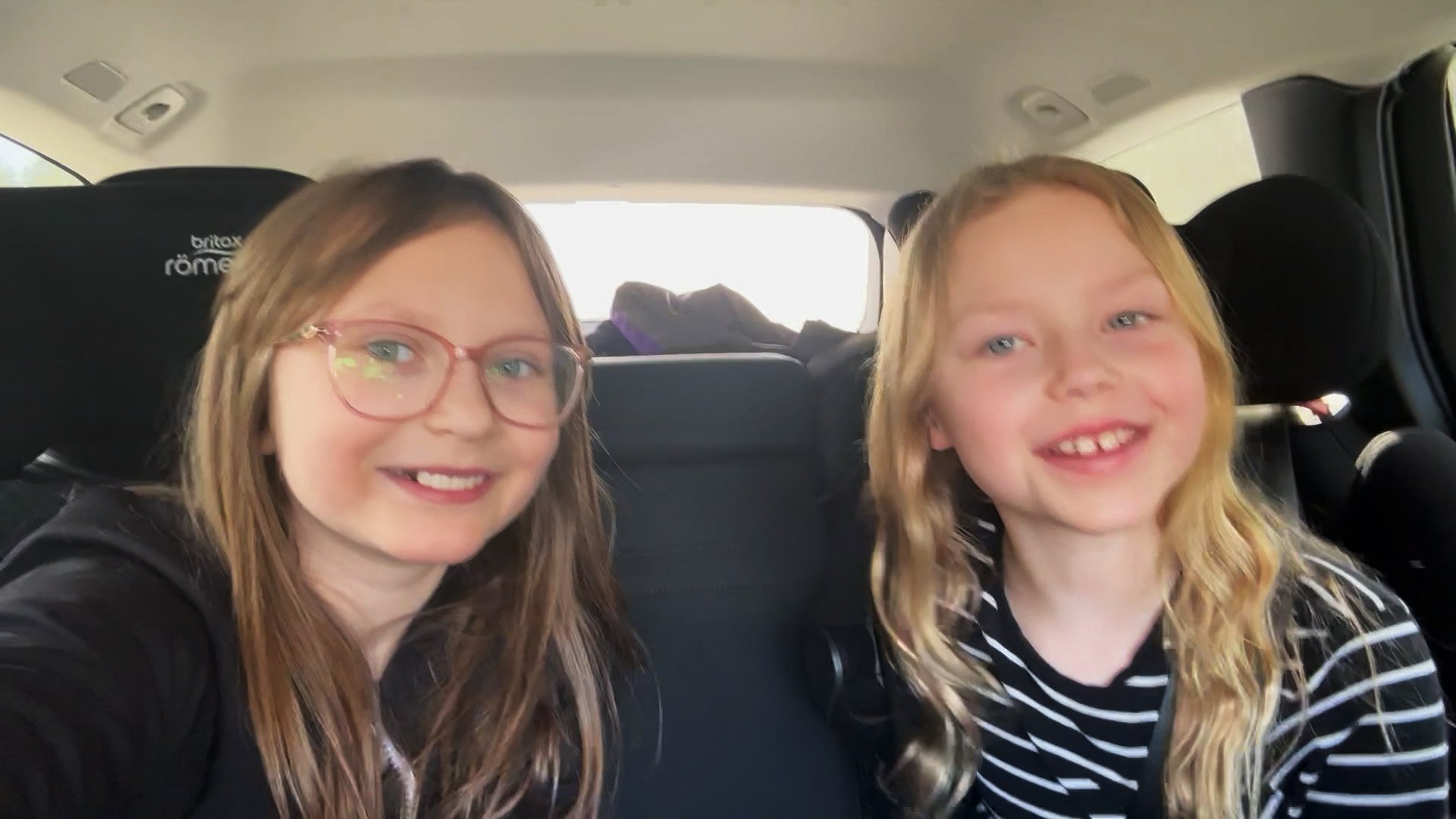 3. Britta Lo och Tyra hos renarna