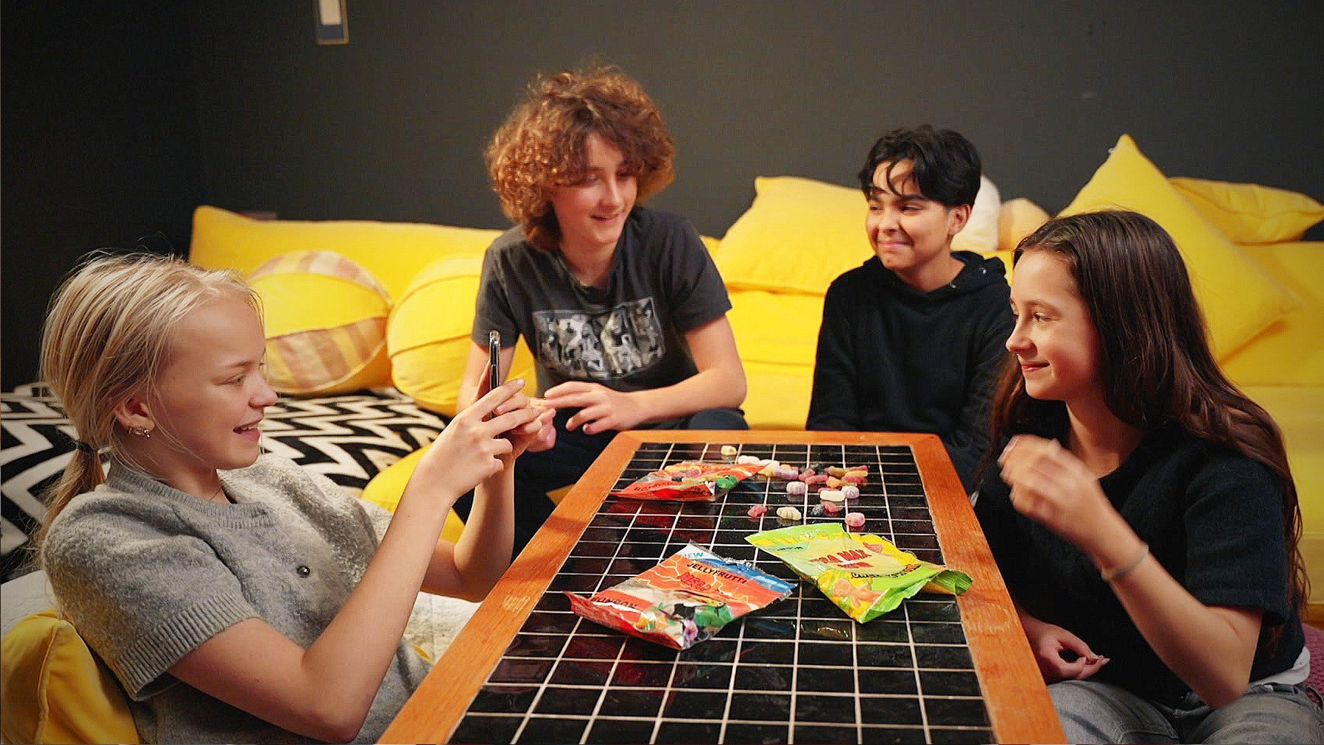 3. Pommes och sura godisar