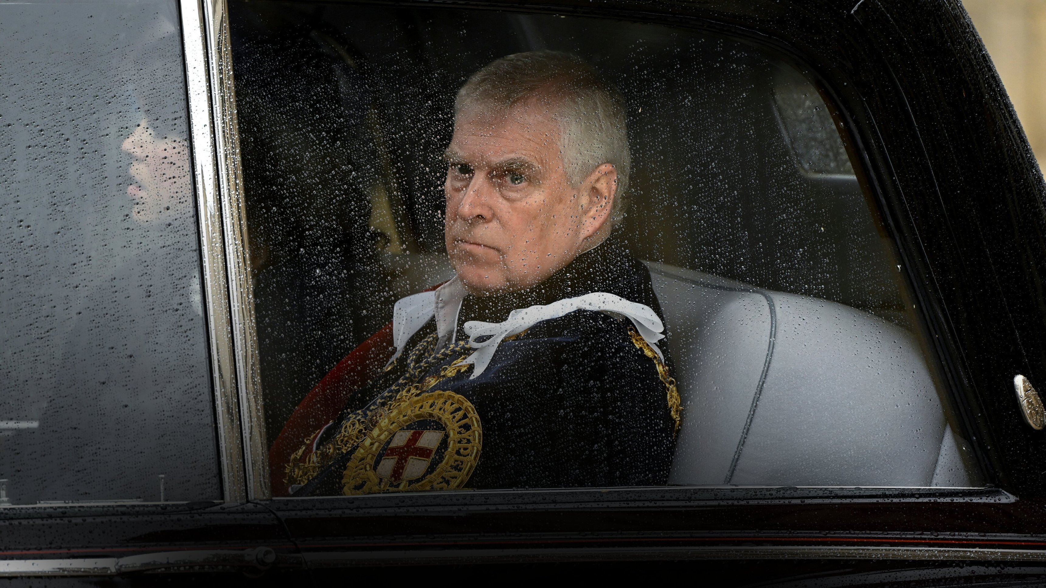 Nyheterna Story: Prins Andrews brutala fall