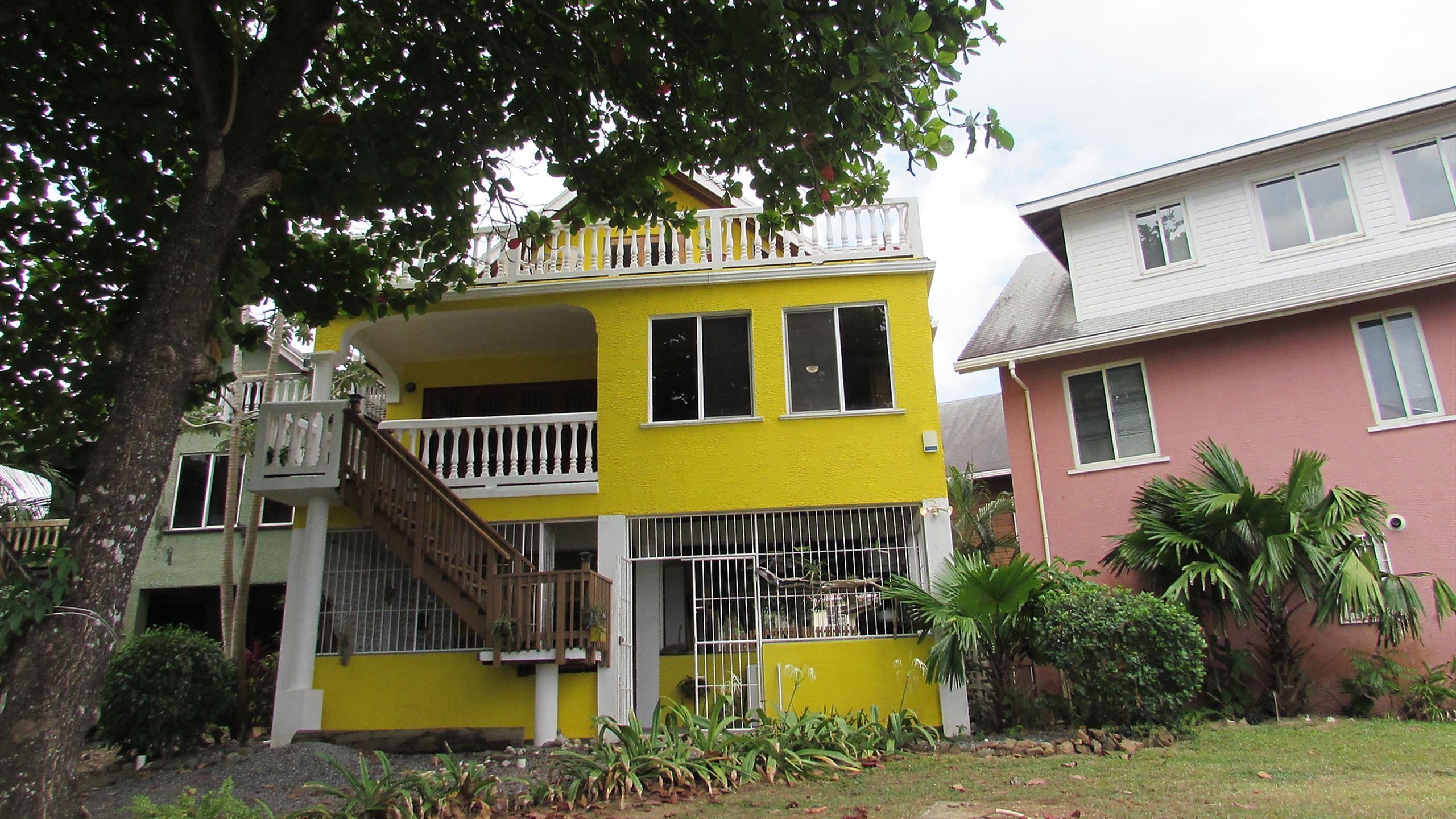 1. Finding Roatan by Accident