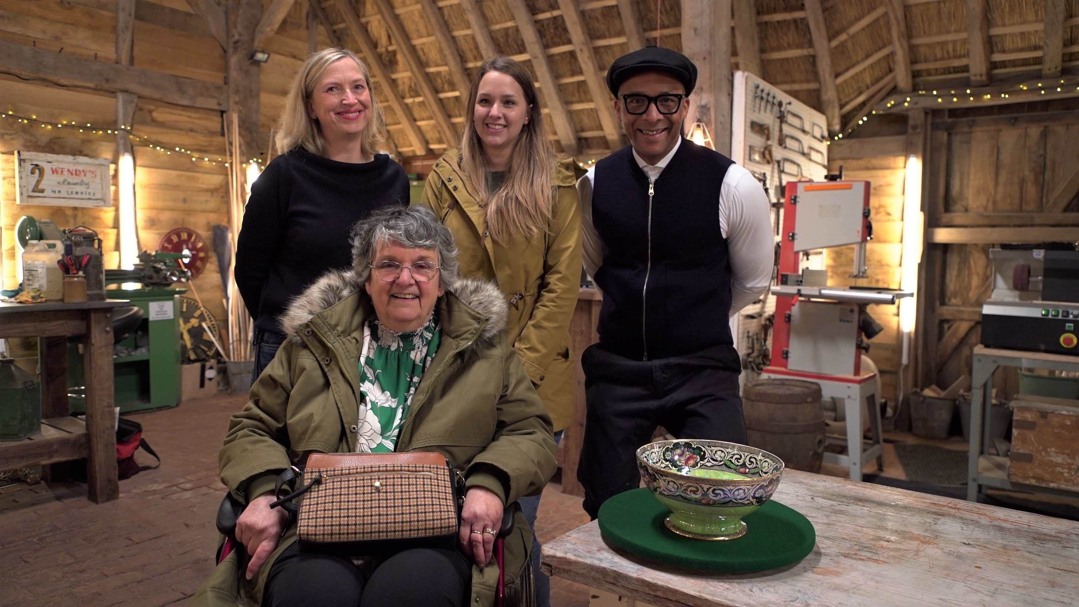 36. Wall Clock, Lustre Bowl, Semi Acoustic Guitar