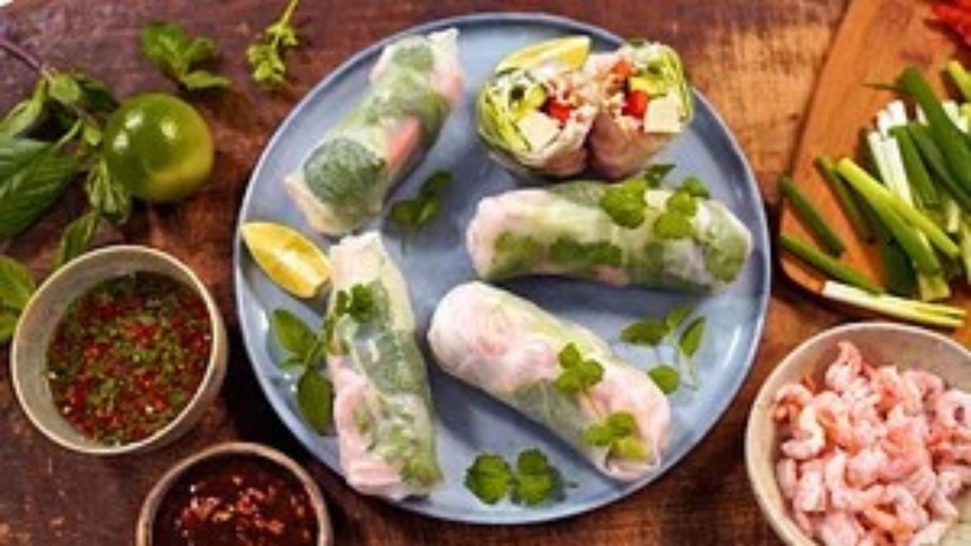 1. Fräscha Vietnamesiska vårrullar med Nouc Cham sås