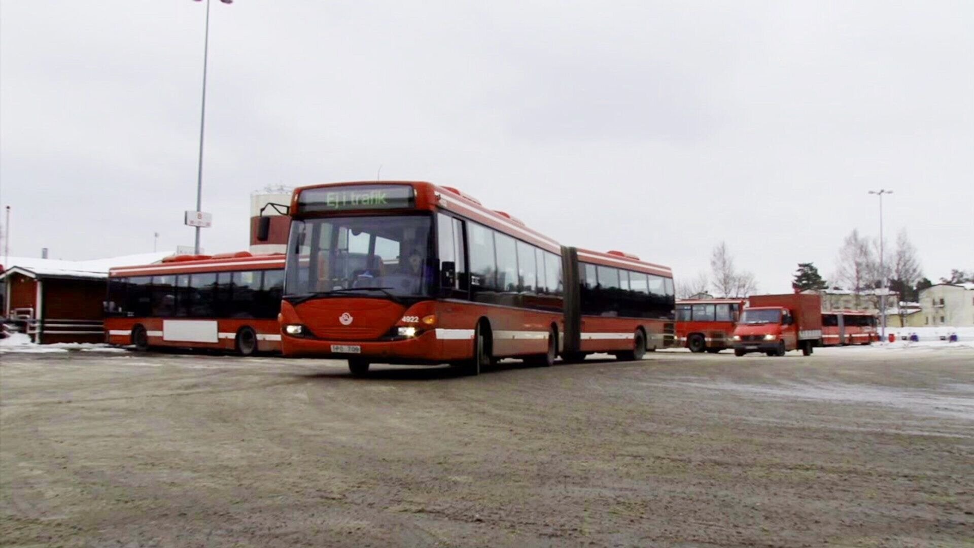 1. Buss kör ut ur bussparkeringen