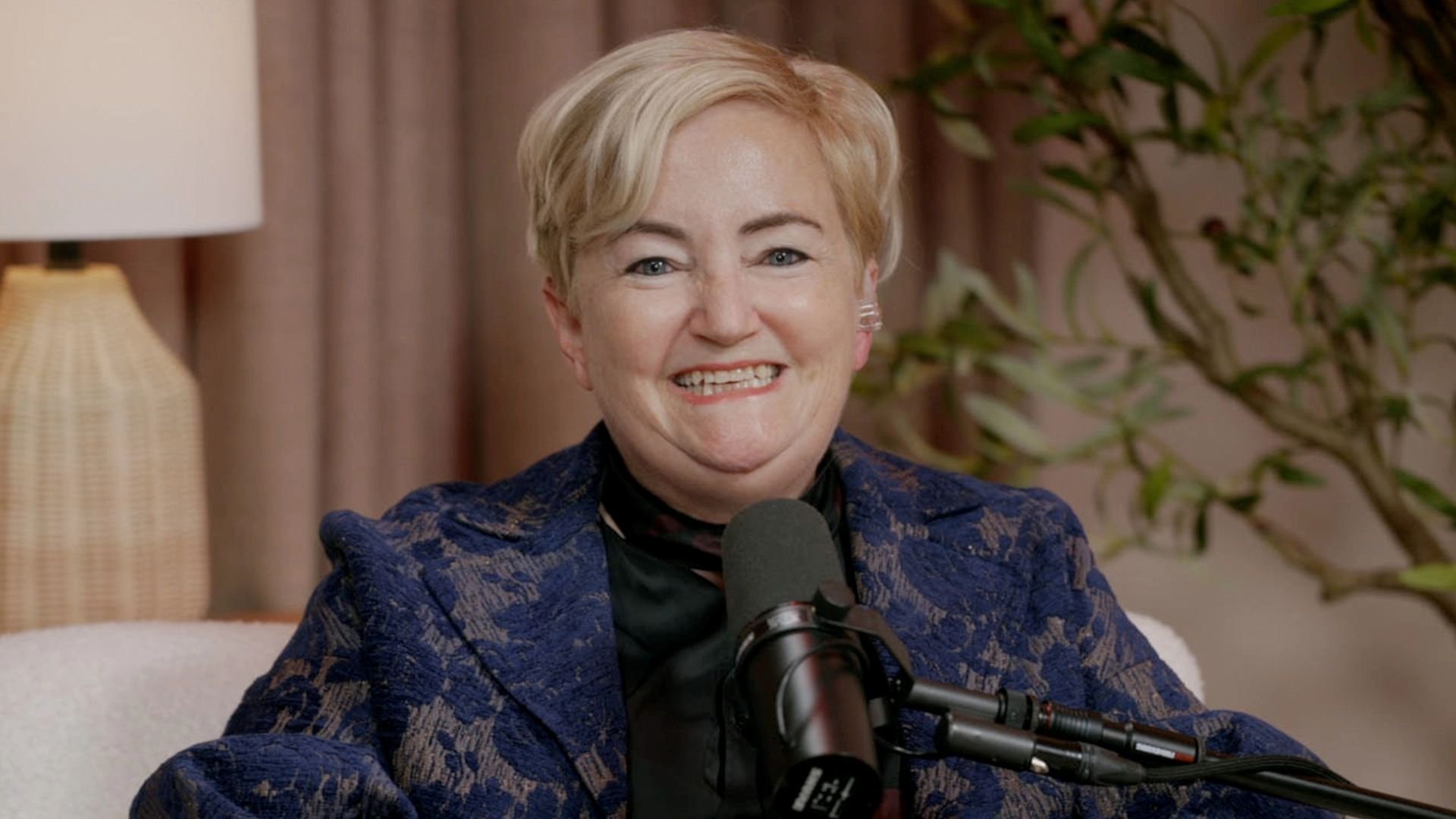 6. The Shards Official Podcast Episode 6: Cat Smith