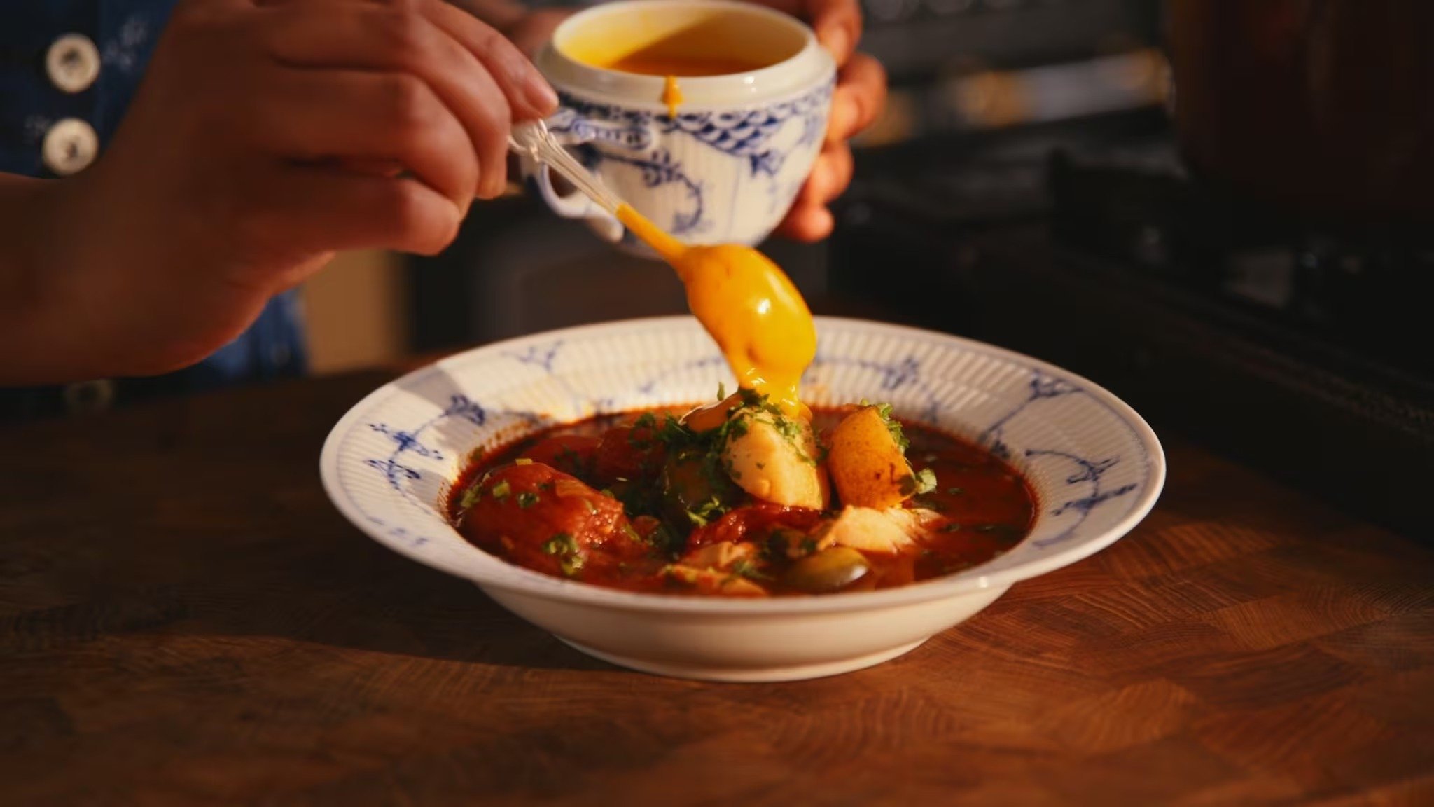 6. Fiskgryta med Citron & Saffransaioli: En Sjömans Odyssé