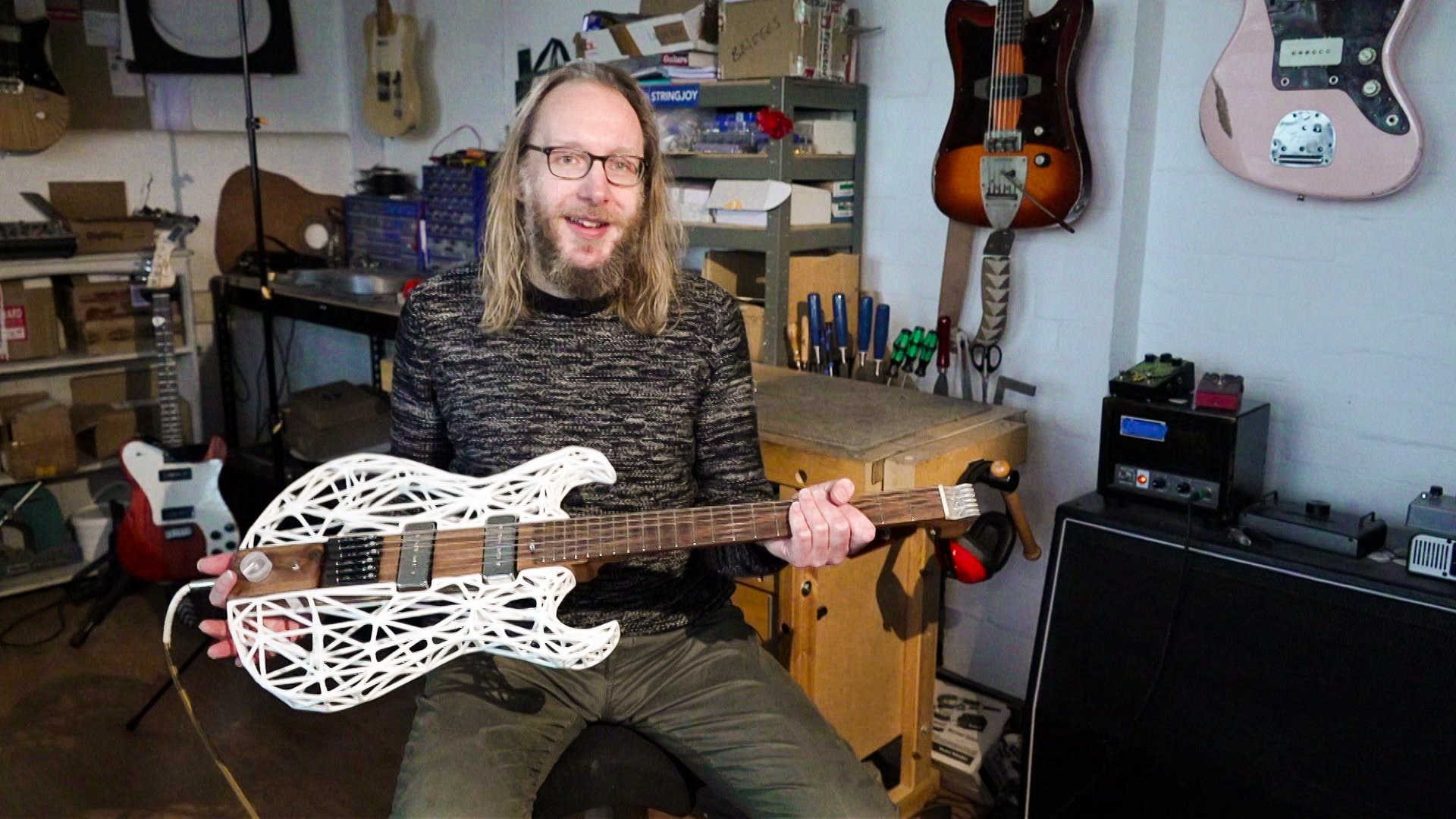 2. Den engelska älggitarren