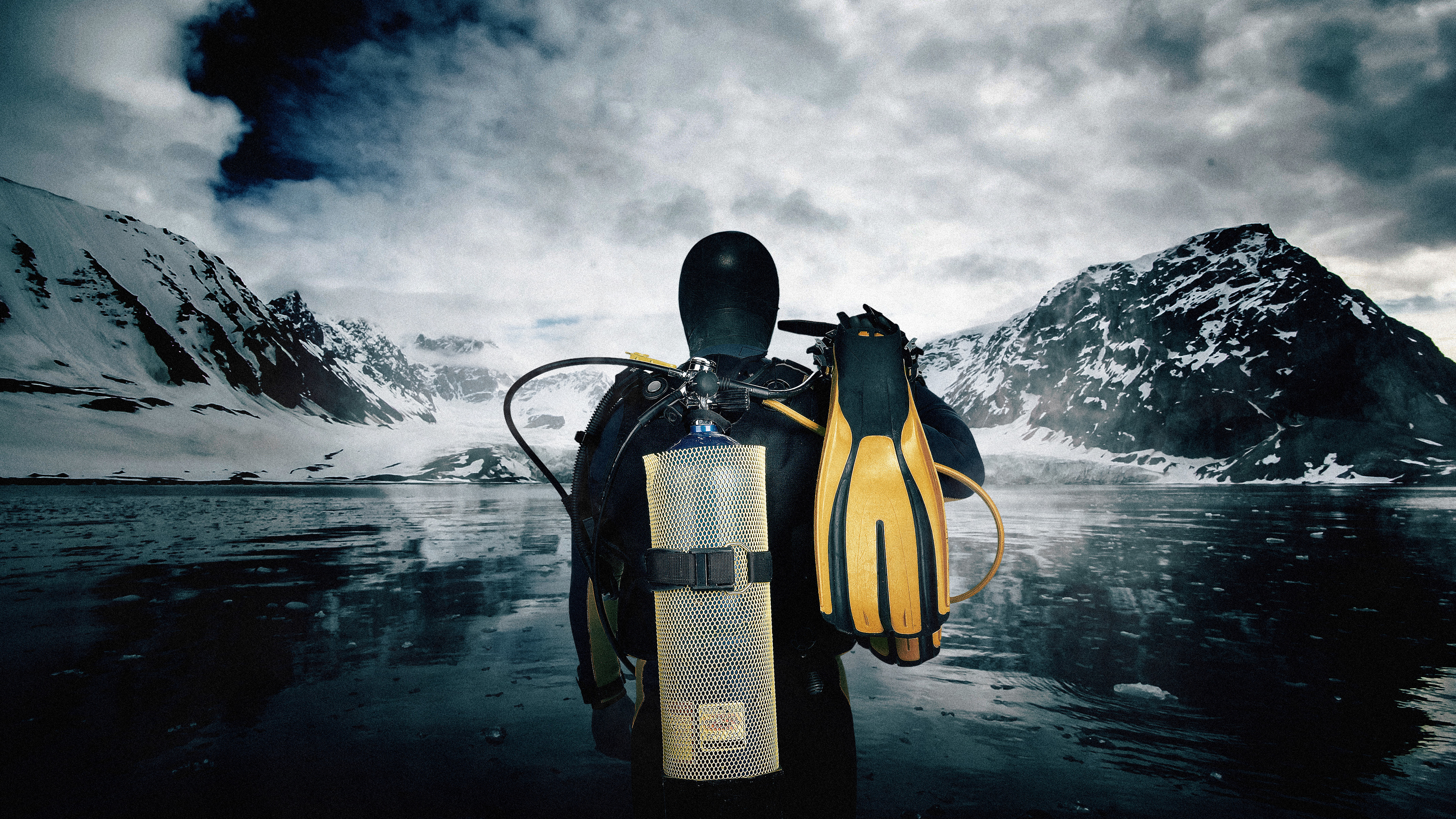 Gold Divers: Under the Ice