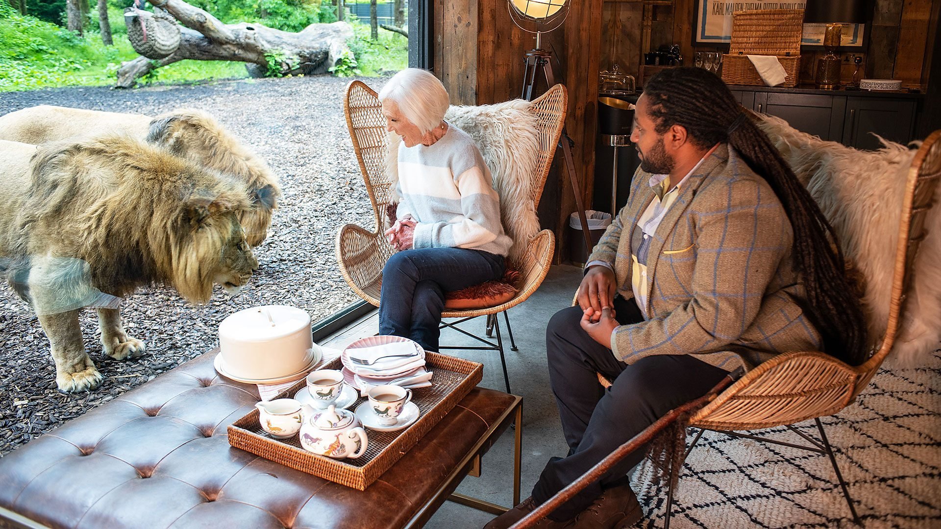 3. Vildmarksmästare i Köket: Hamza Yassin och Mary Berry