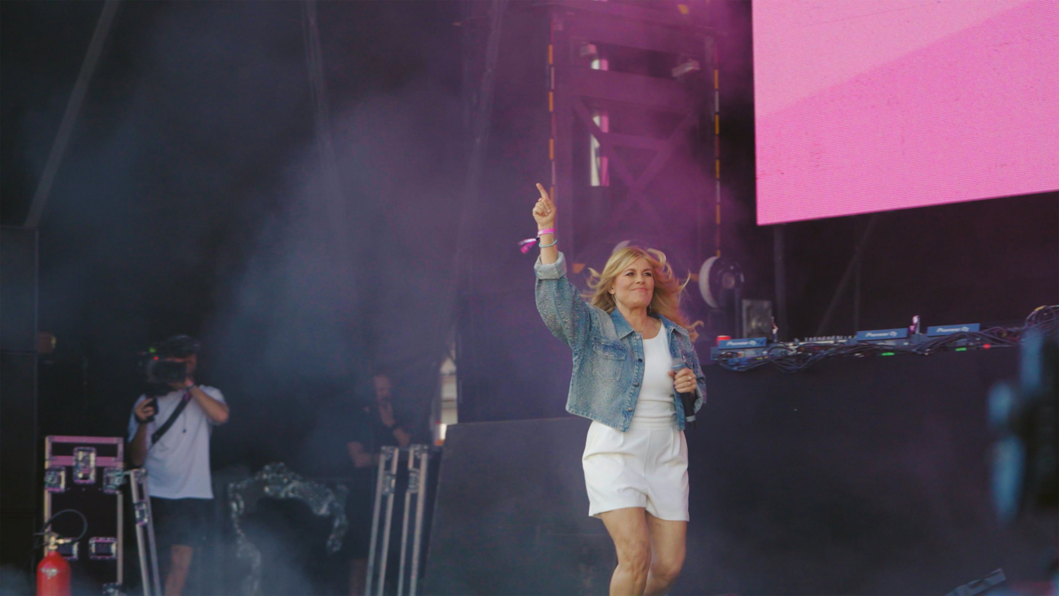 7. Popstjärnan Pernilla