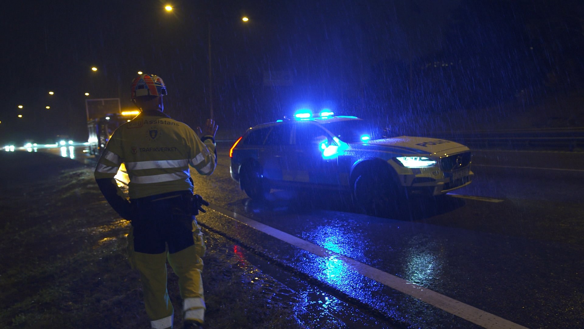 5. Roeine möter mystisk skåpbil