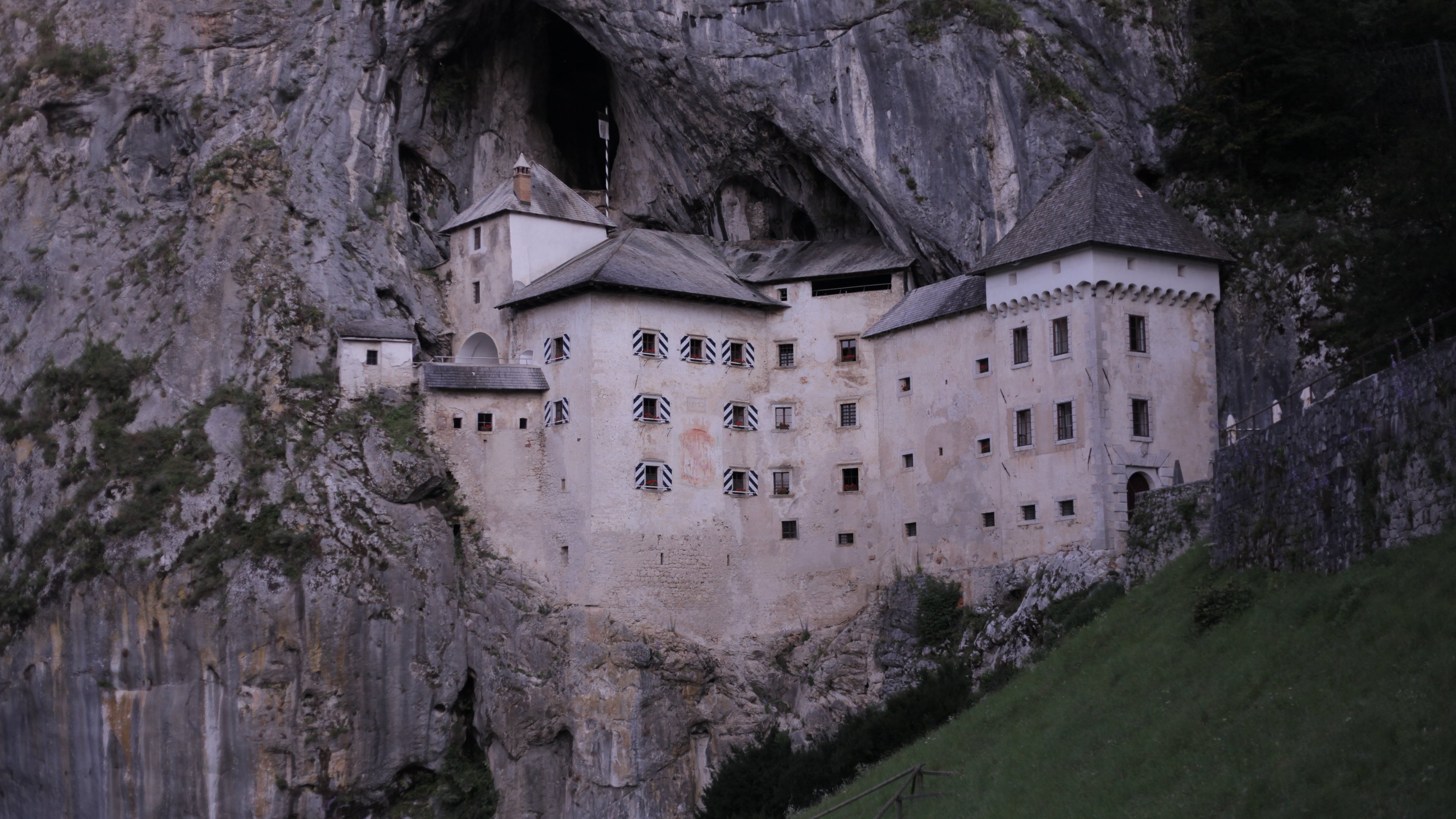 1. Dracula And King Arthur