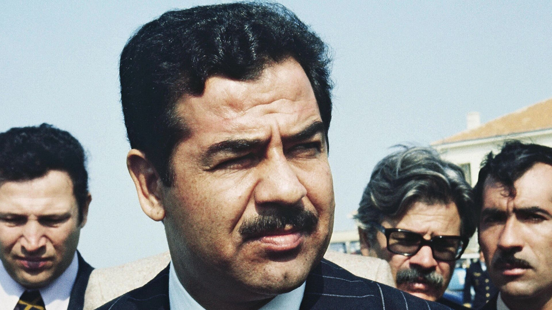 2. Möt Saddam