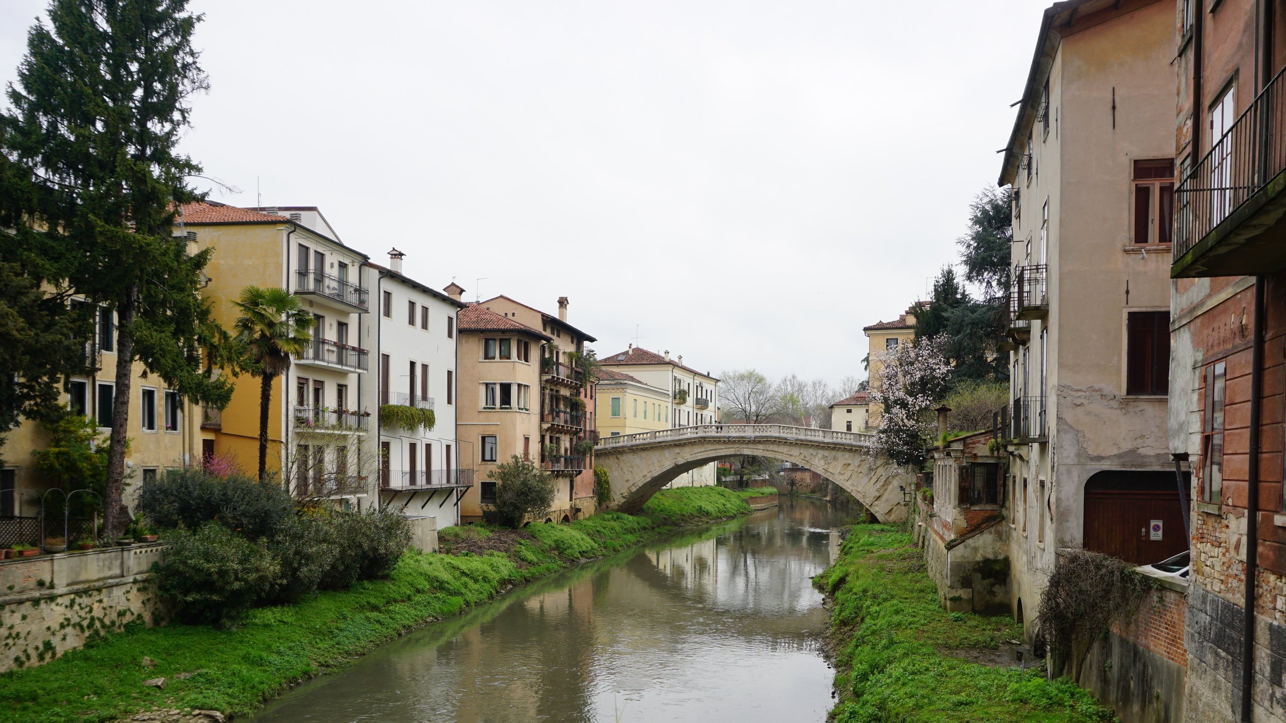 6. House Hunters International