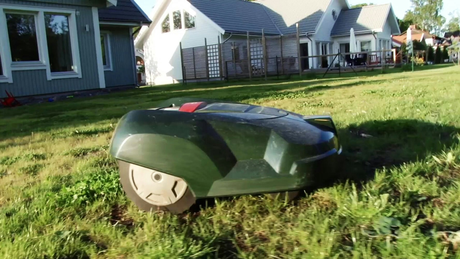 14. Robotgräsklippare