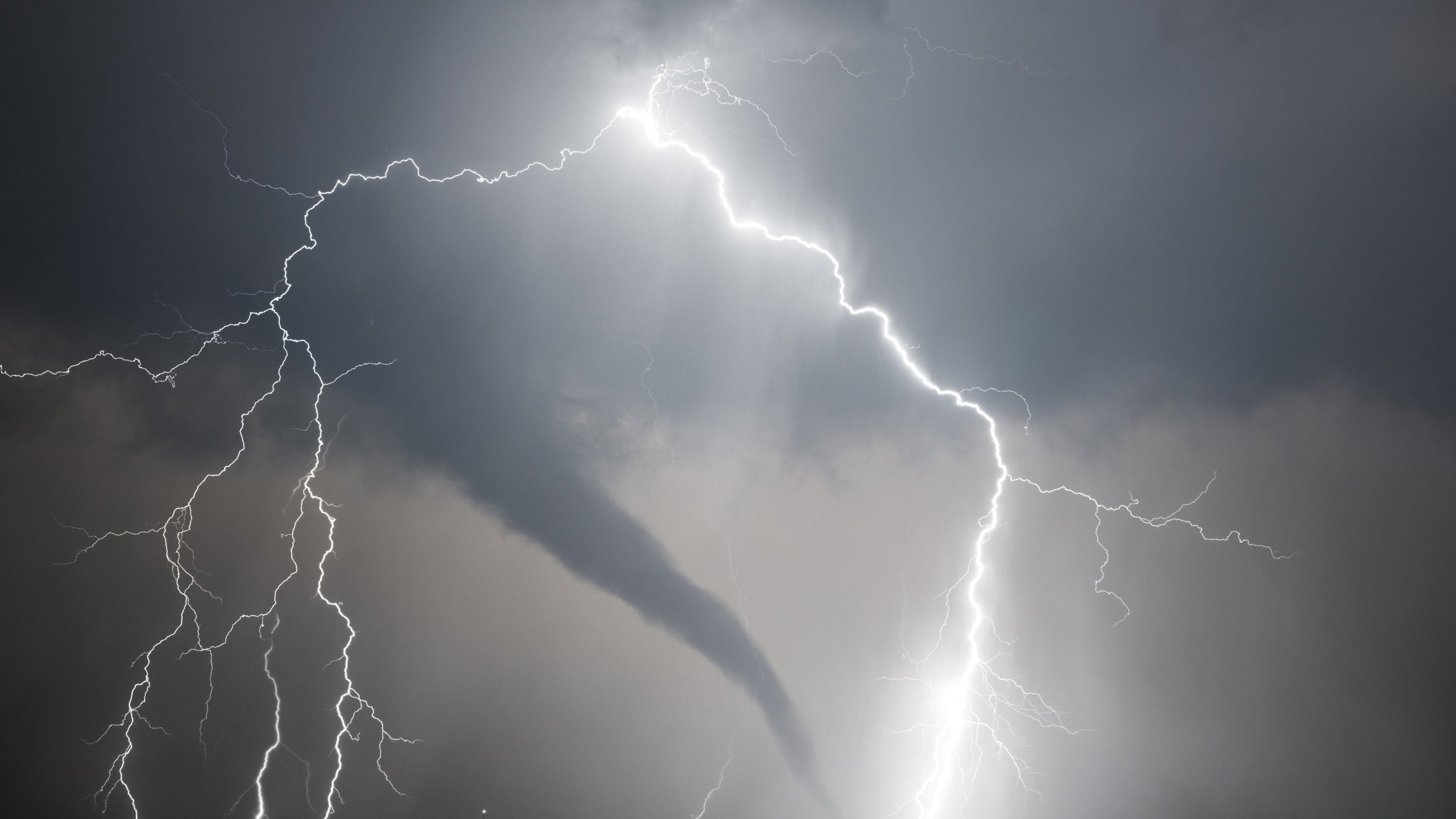 2. Tornado Vs. Airport