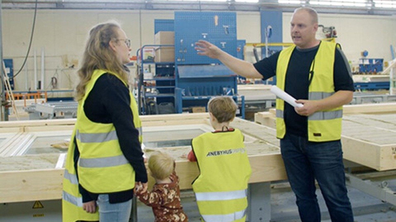 5. Resan till och besöket i husfabriken