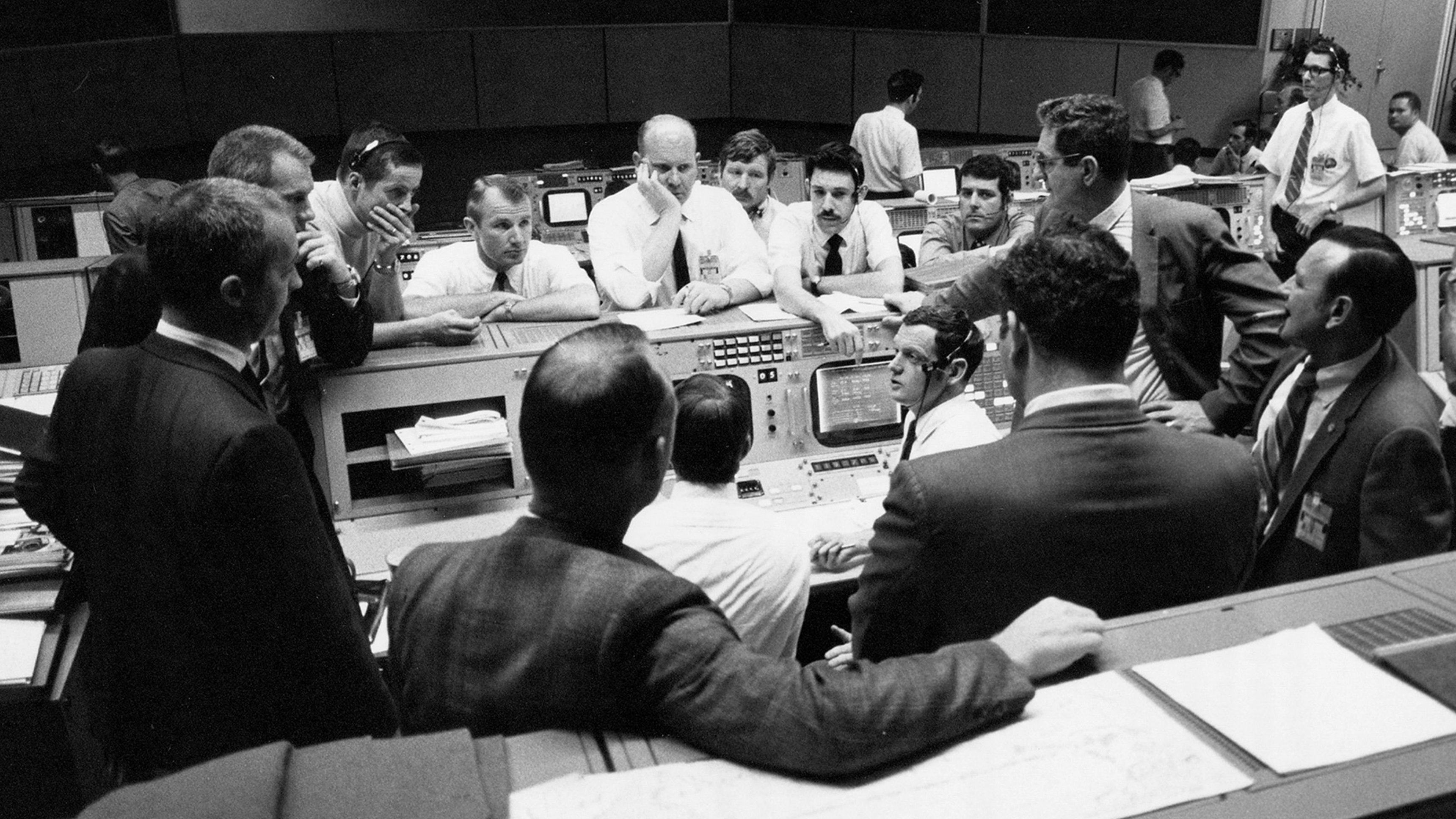 13 Factors That Saved Apollo 13