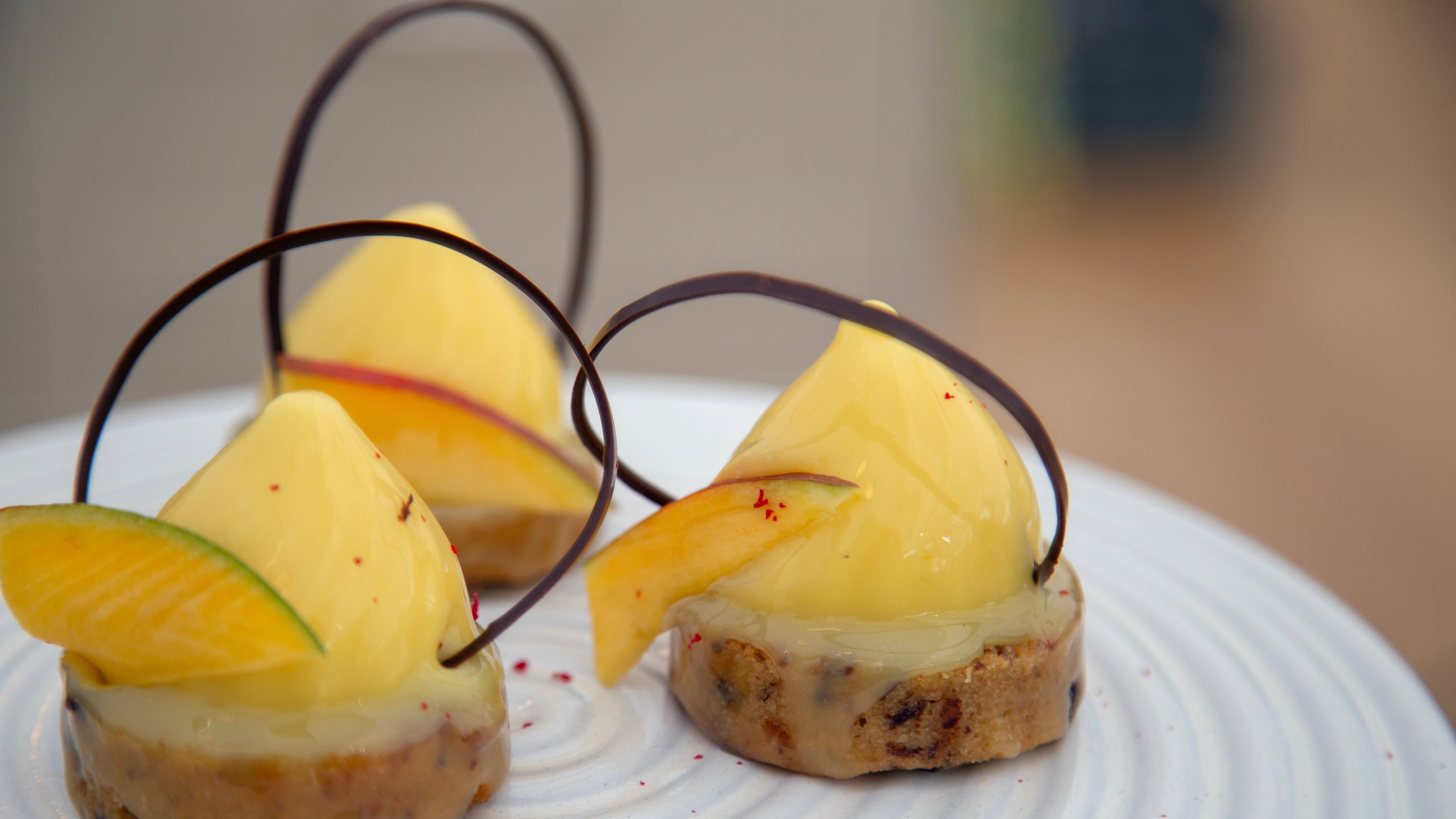 9. Tropiska kondisbitar & macarons