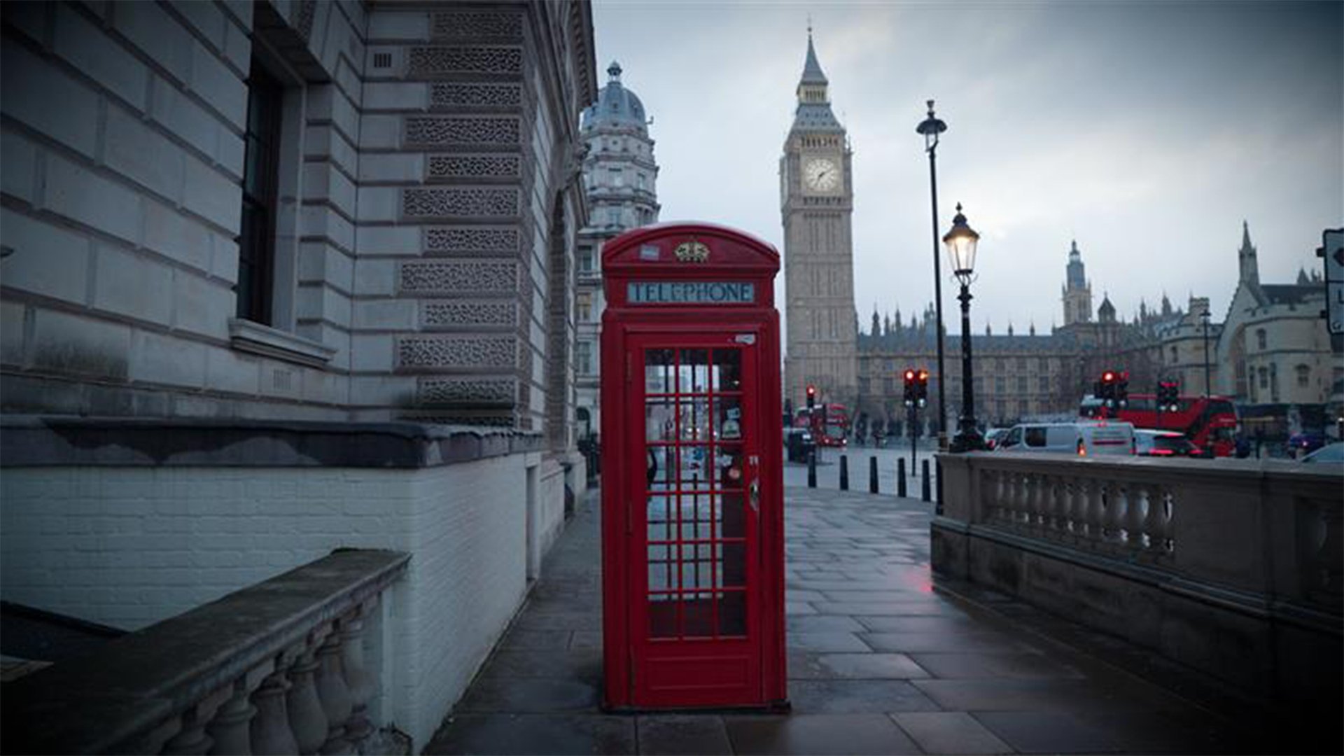 1. Varför bryr sig Elon Musk om England?